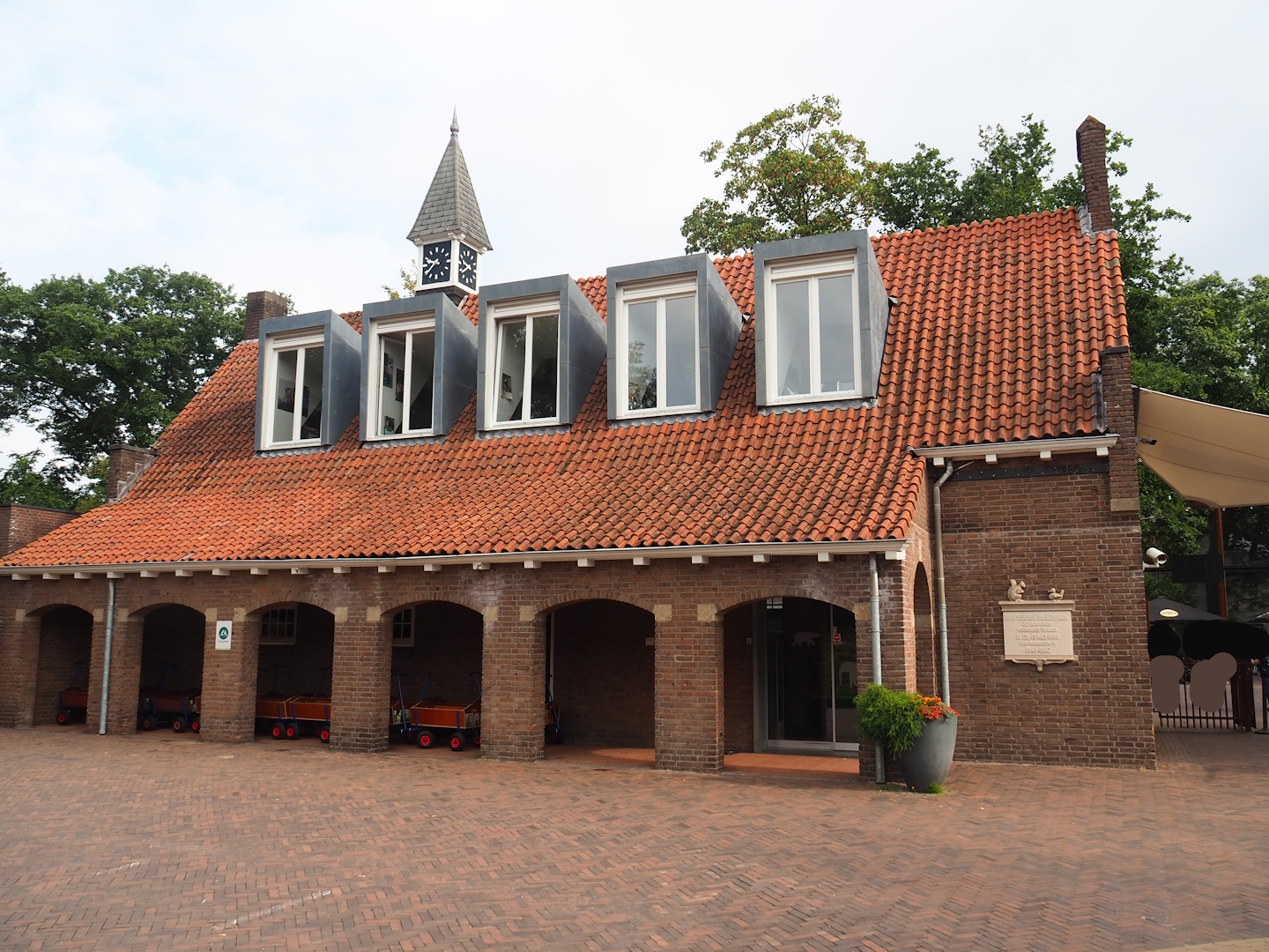 Gift shop building, 2023-08-17