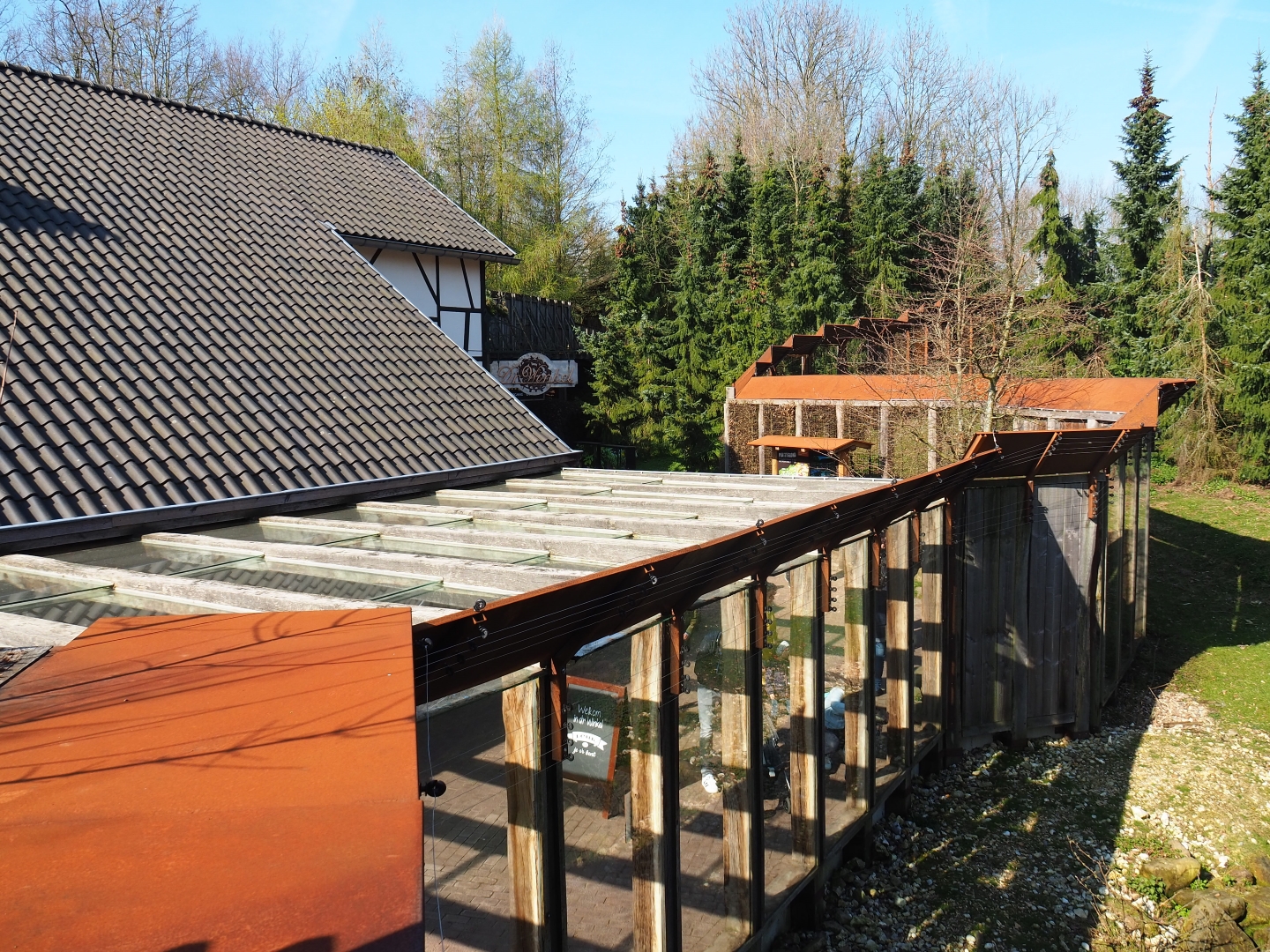 Gift shop building and Barbary macaque viewing area, 2019-03-30