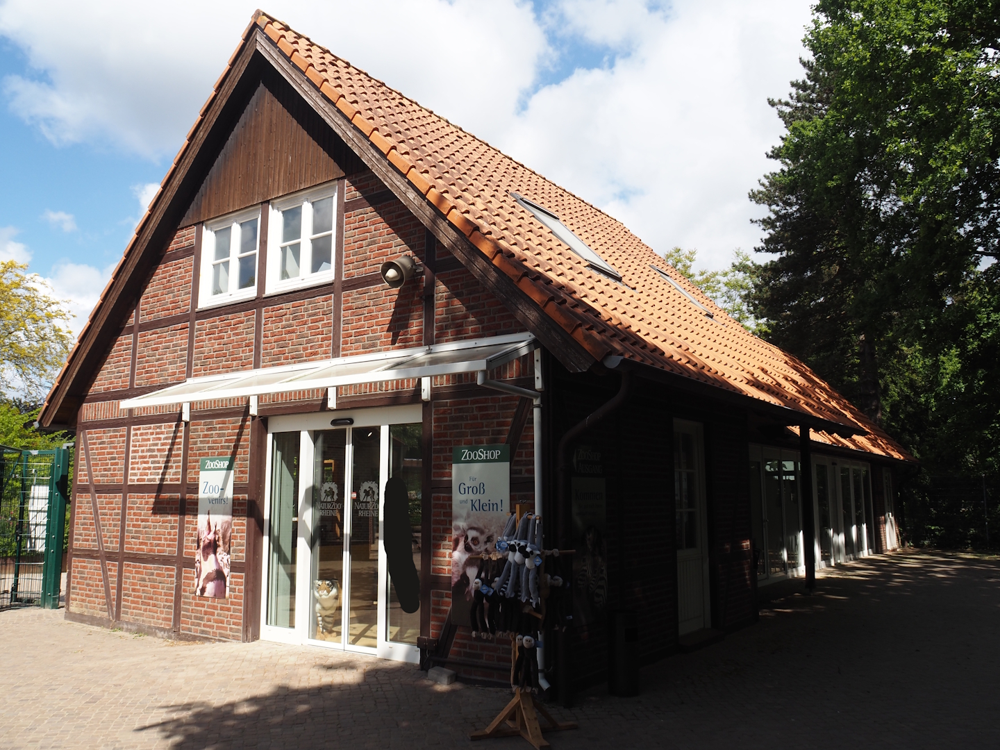 Gift shop seen from inside the zoo, 2025-05-22