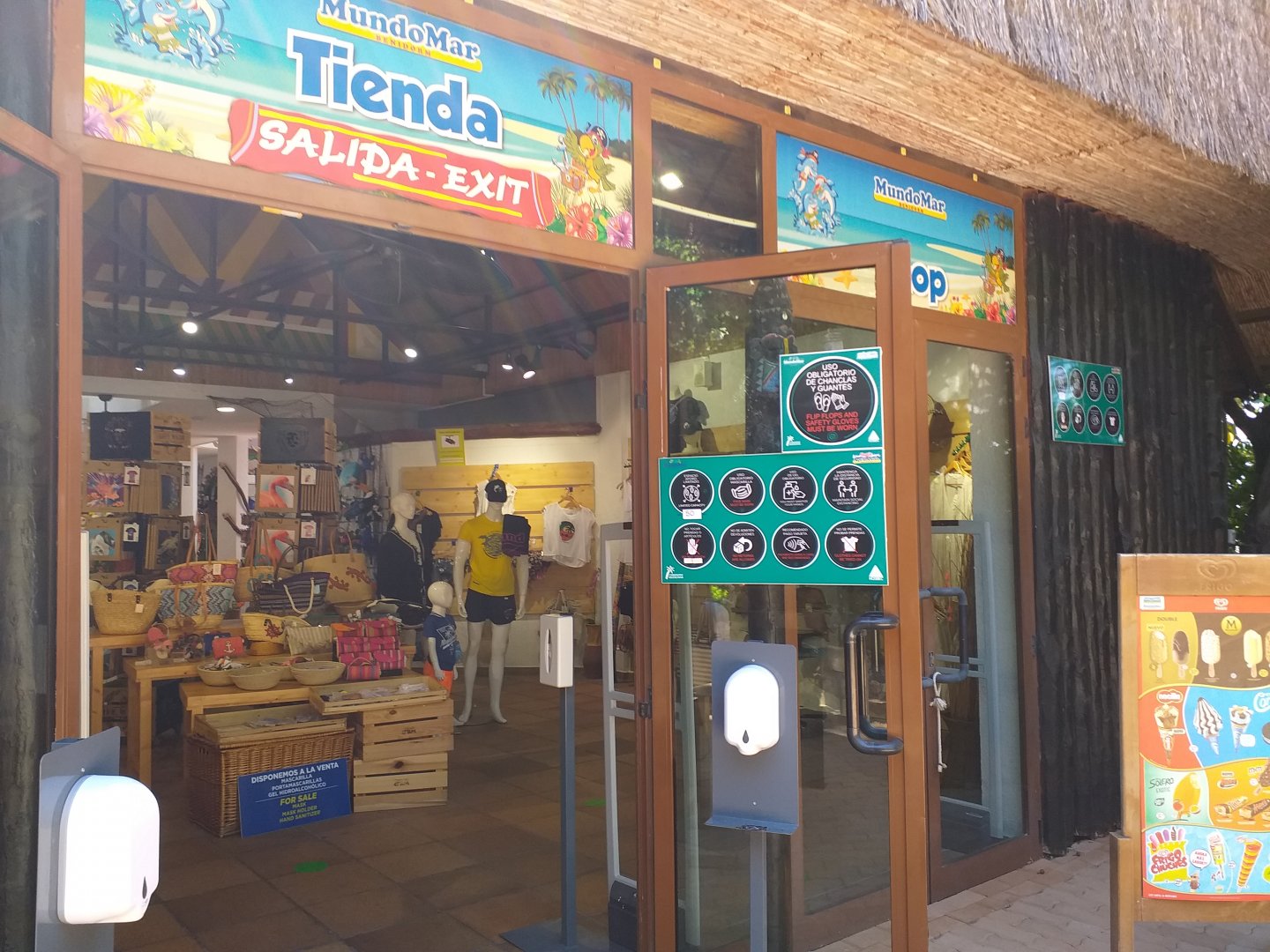 Giftshop entrance -MundoMar Benidorm (2021)