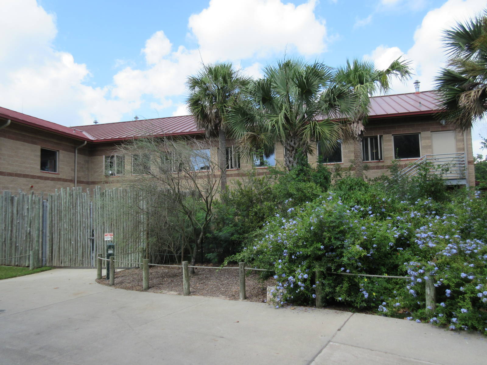 Giraffe Barn - rear view