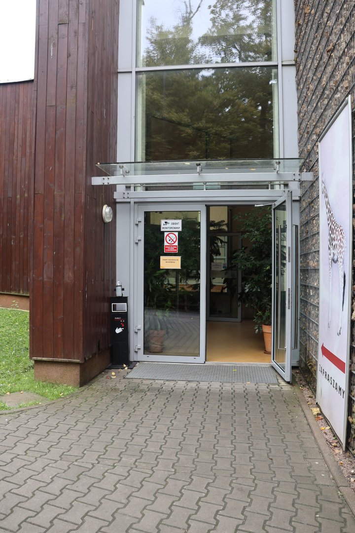 Giraffe building entrance