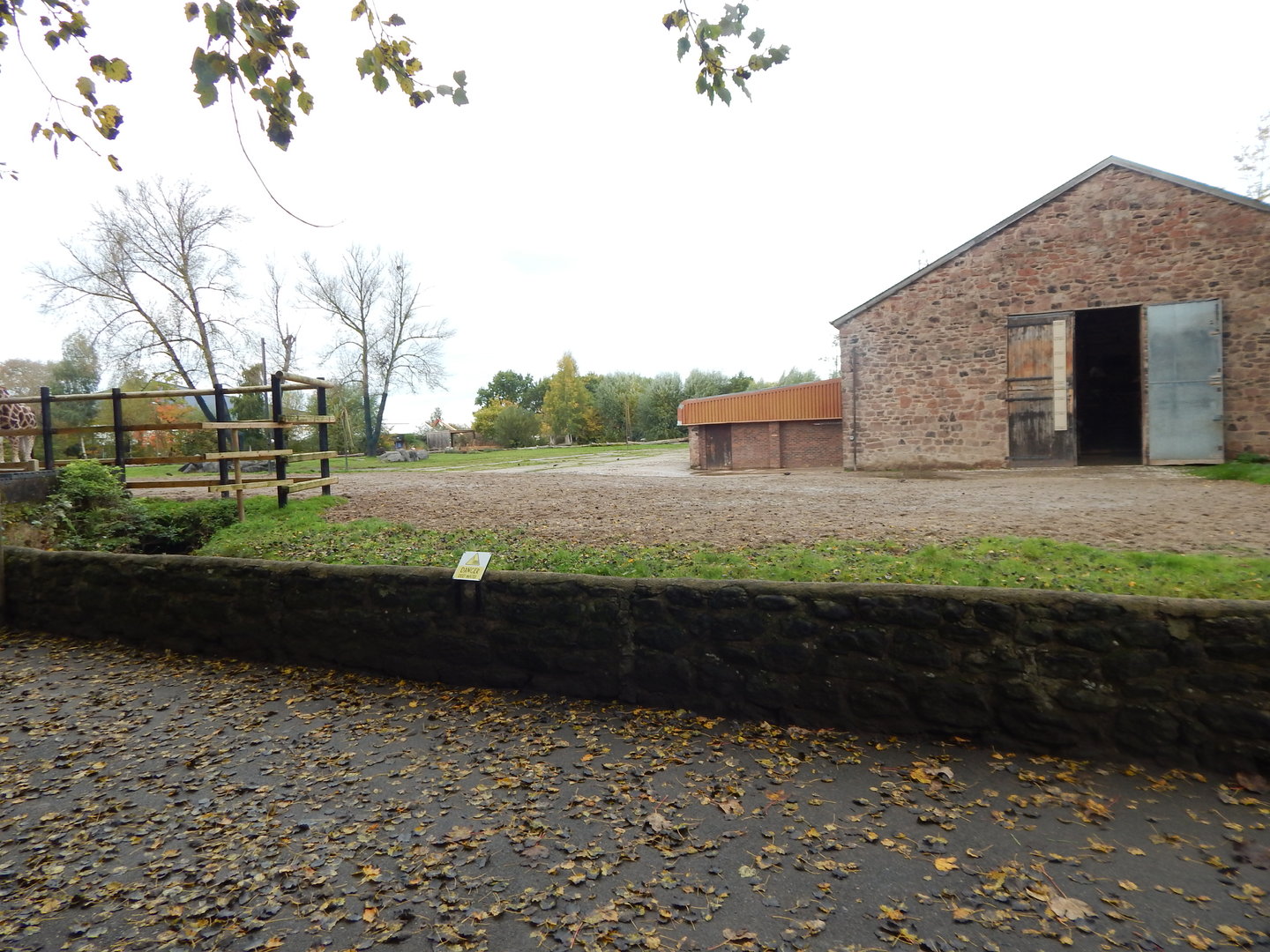 Giraffe enclosure 221022