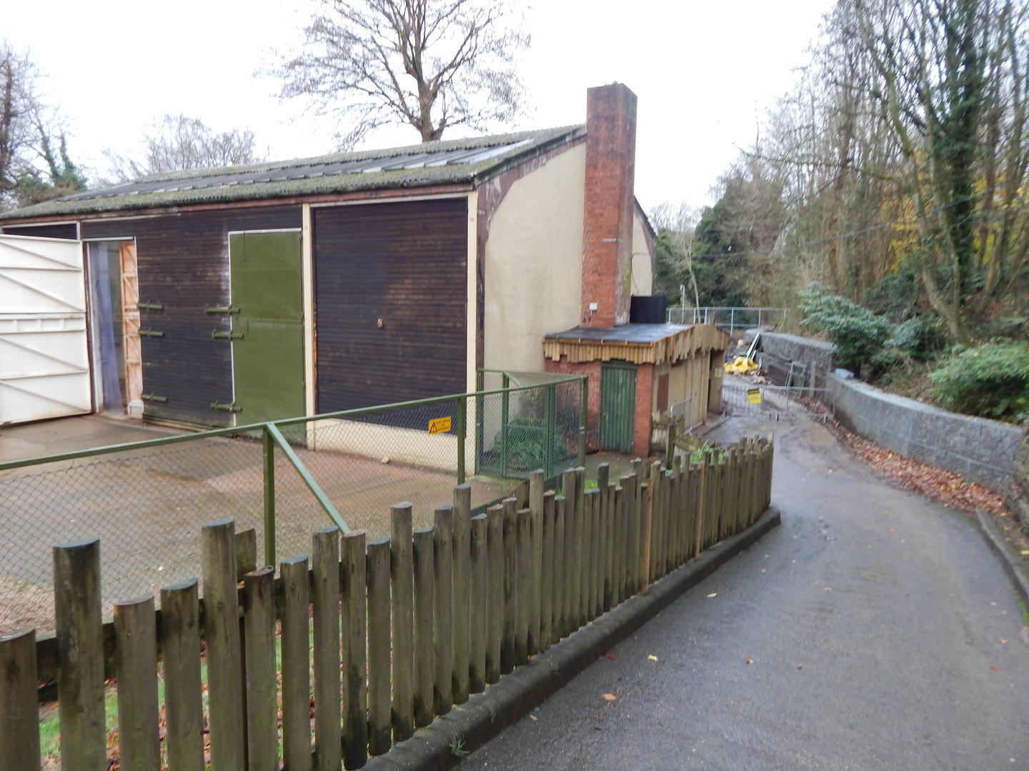 Giraffe enclosure and building work behind 241122