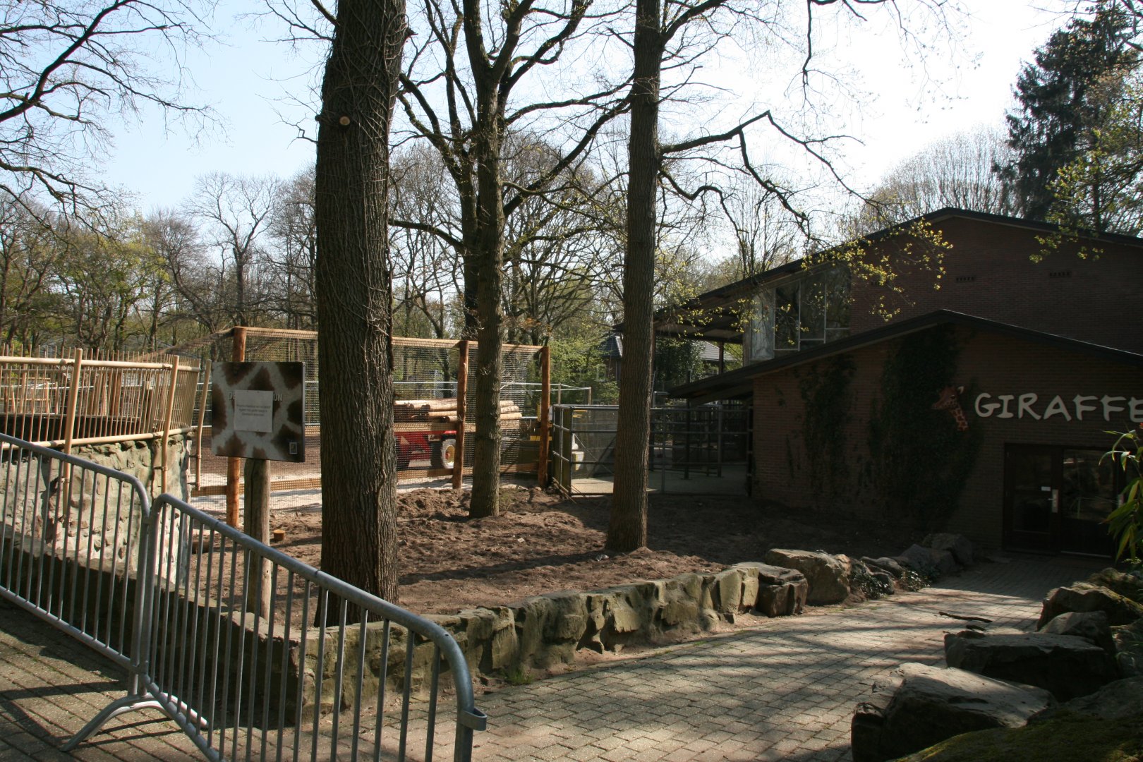 Giraffe enclosure make over