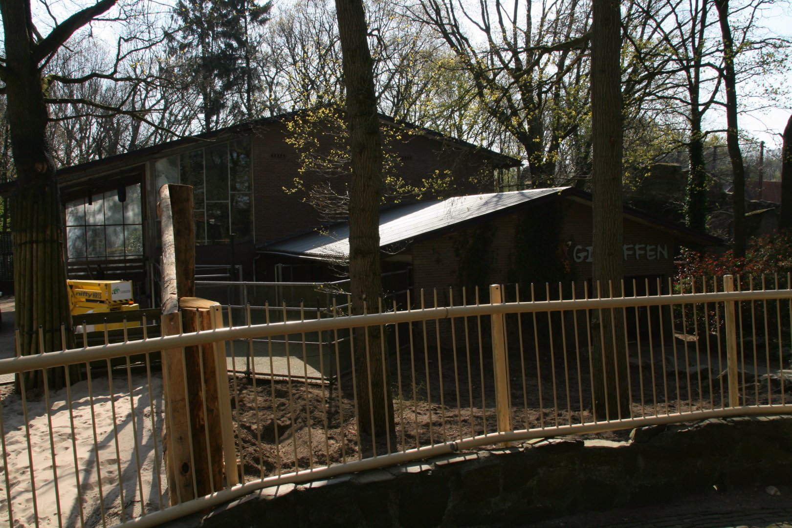 Giraffe enclosure make over