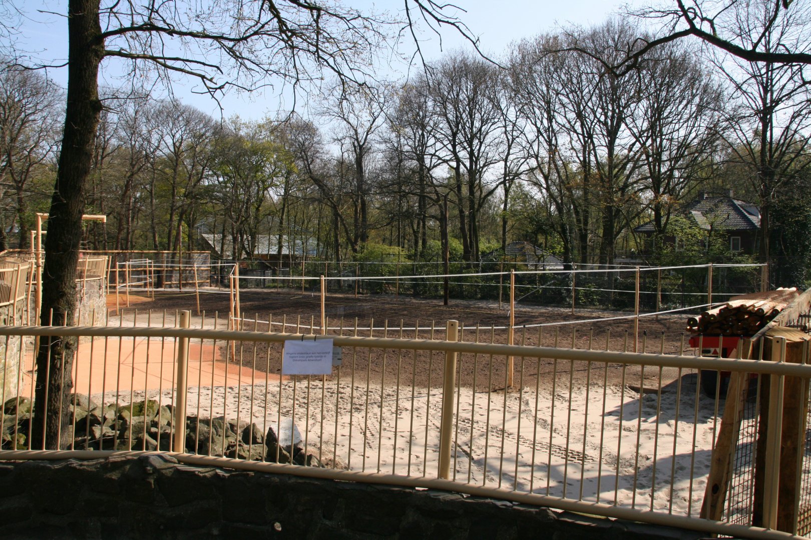 Giraffe enclosure make over