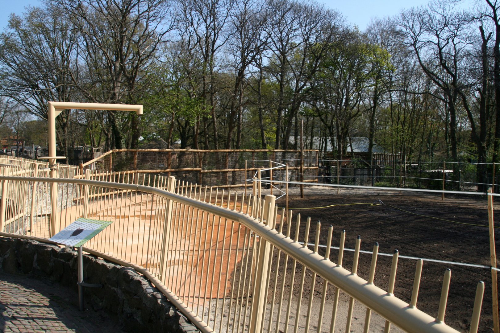 Giraffe enclosure make over
