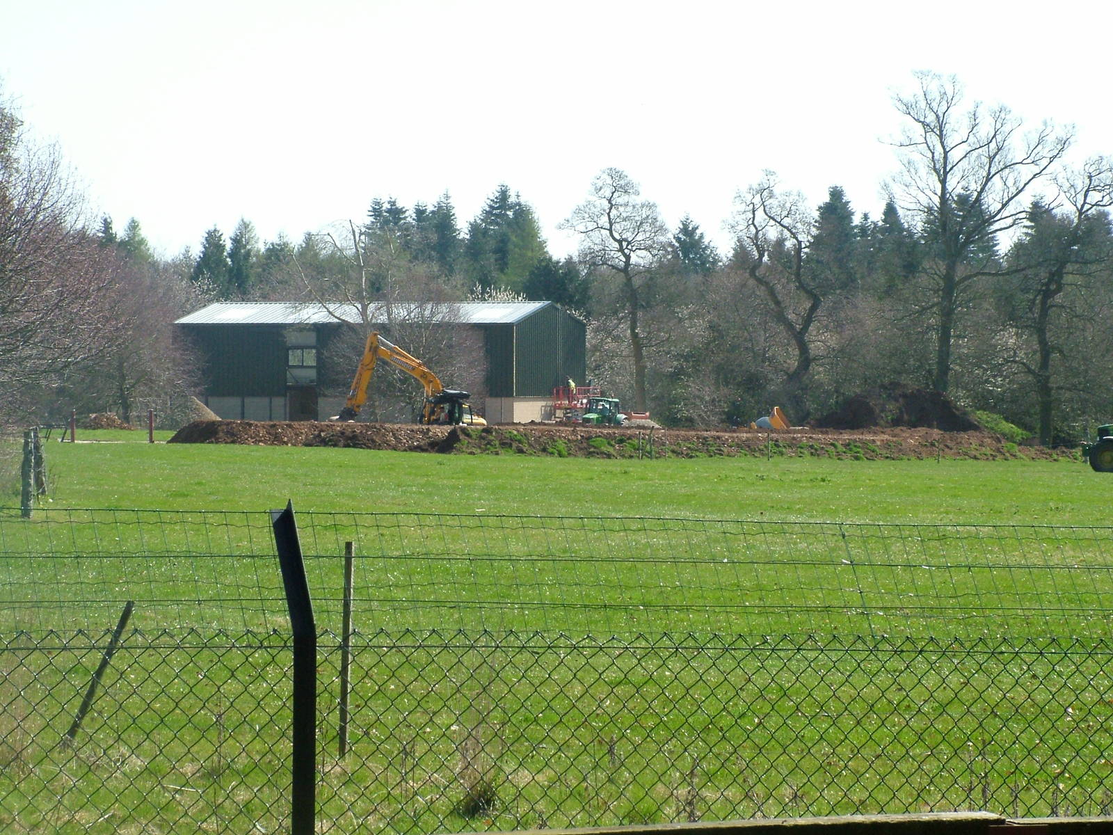 Giraffe exhibit construction at Cotswold WP 17/04/10