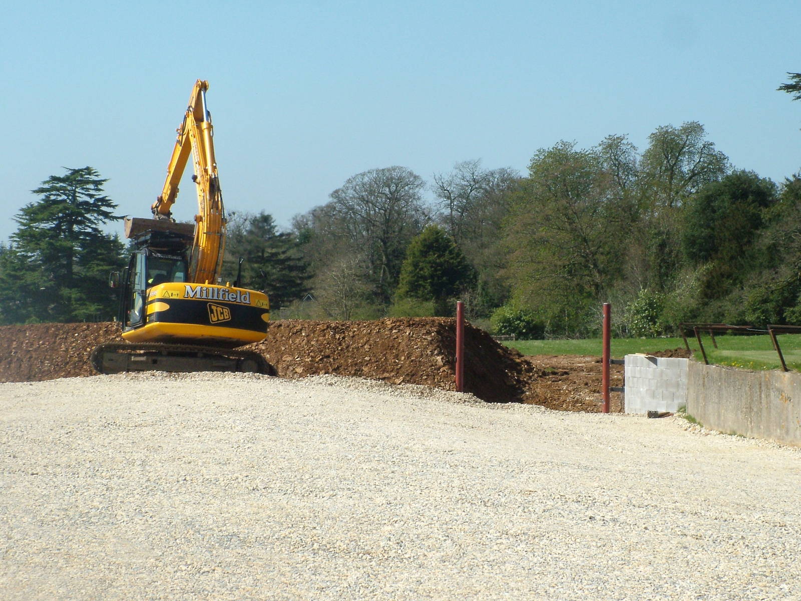 Giraffe exhibit construction at Cotswold WP 17/04/10