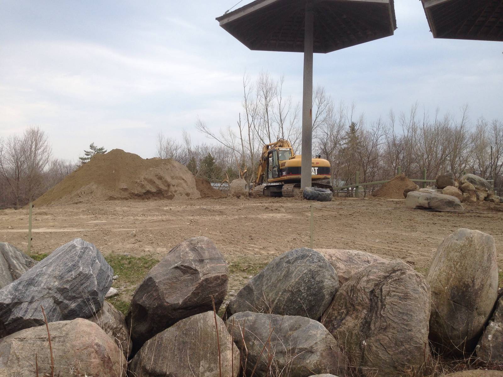 Giraffe exhibit construction