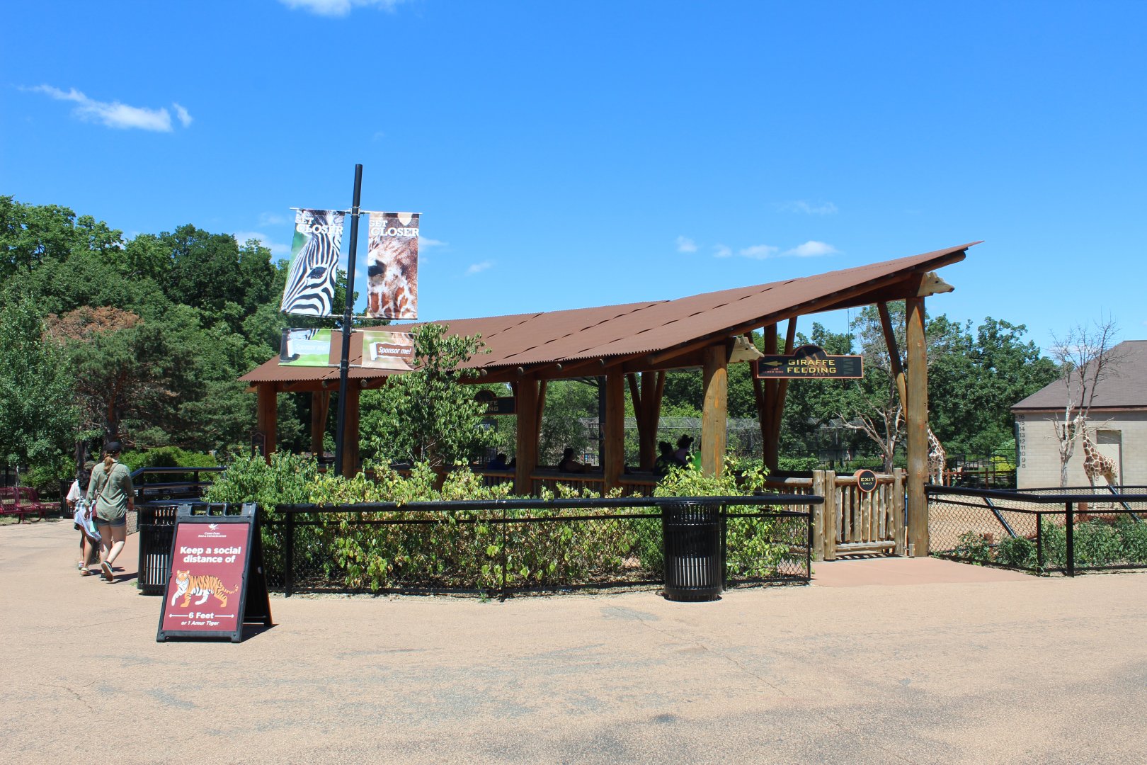 Giraffe Feeding Area - African Hoostock Building