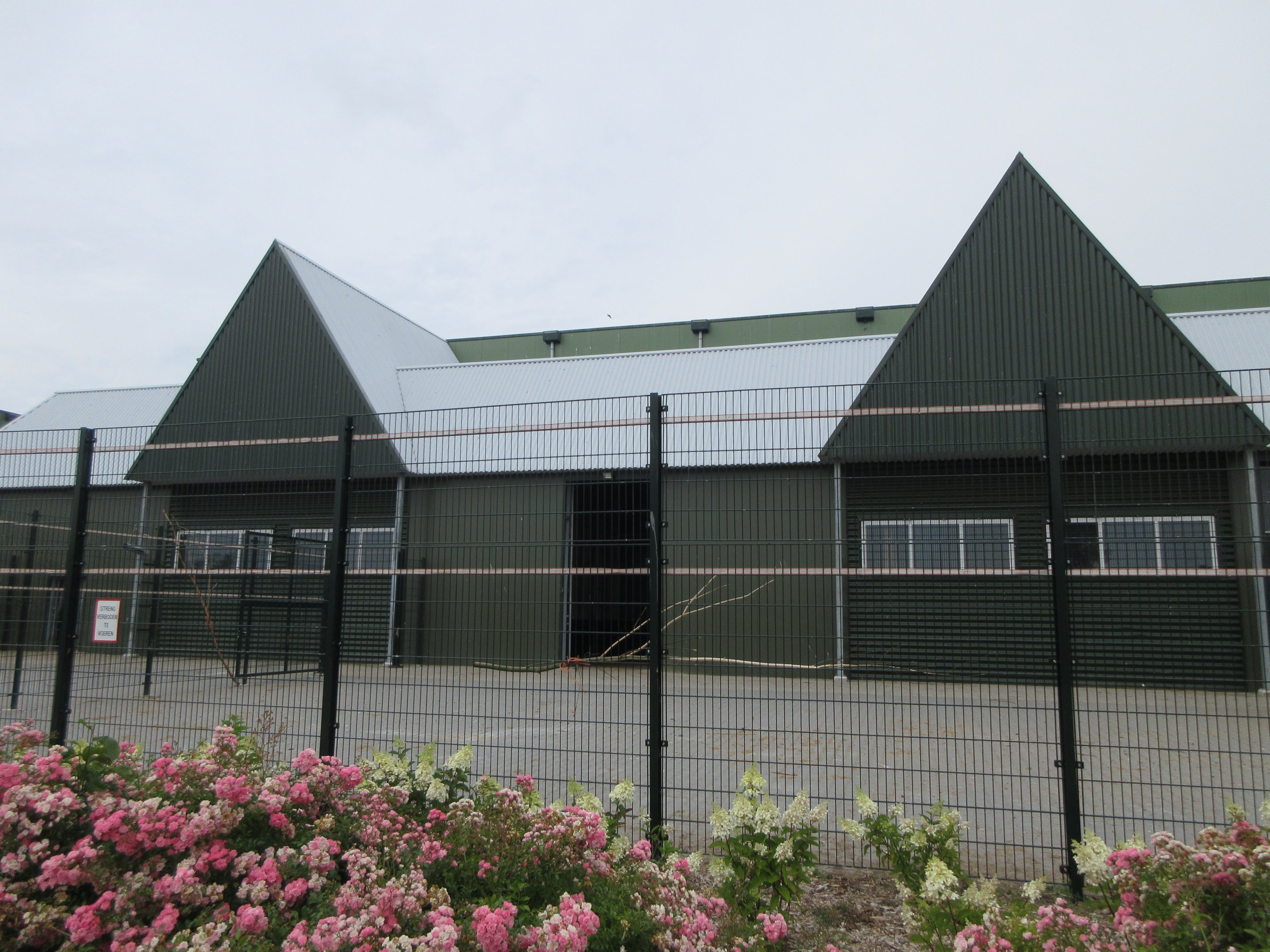 Giraffe + Hoofstock Barn