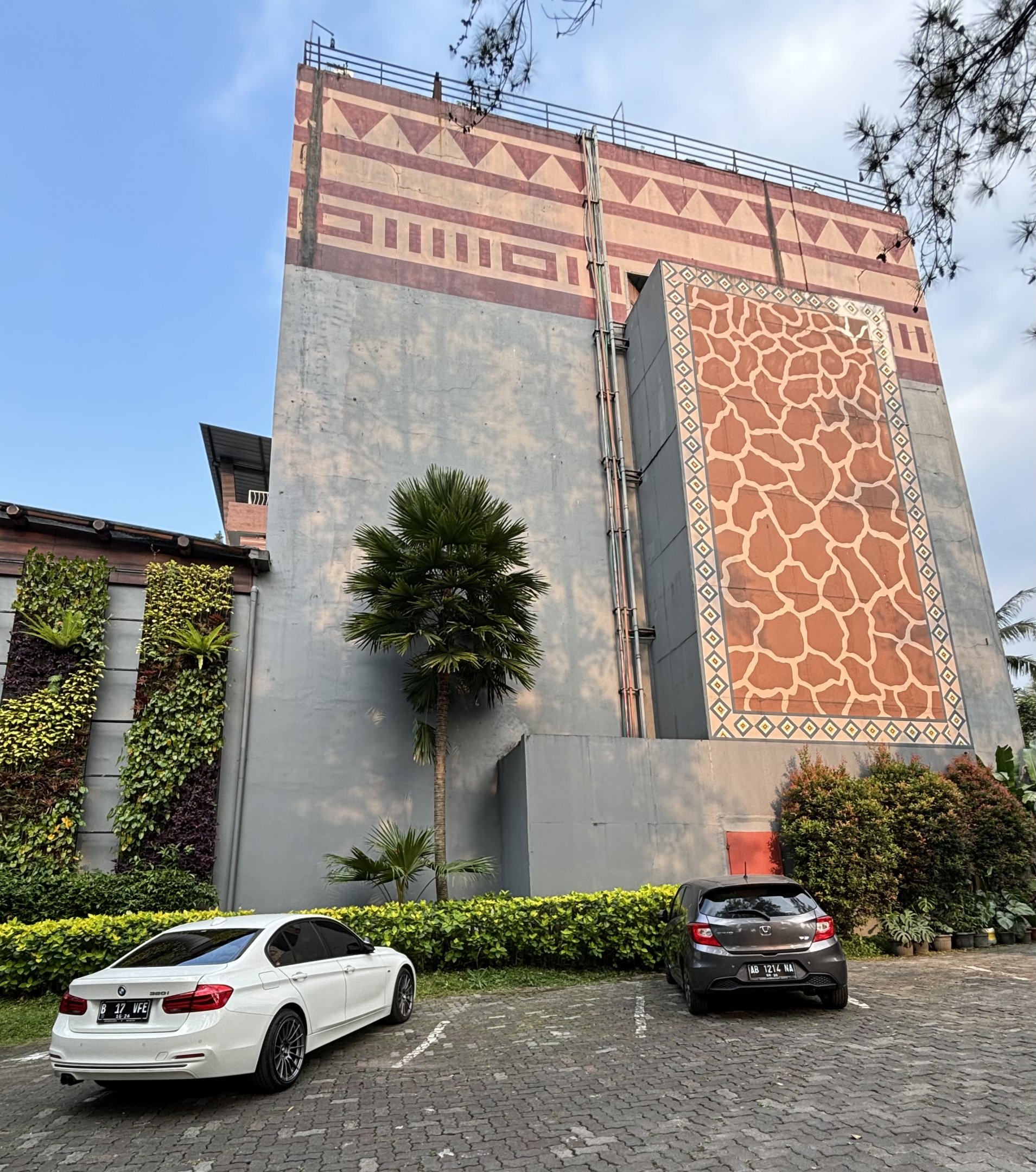 Giraffe Hotel - Royal Safari Garden Resort