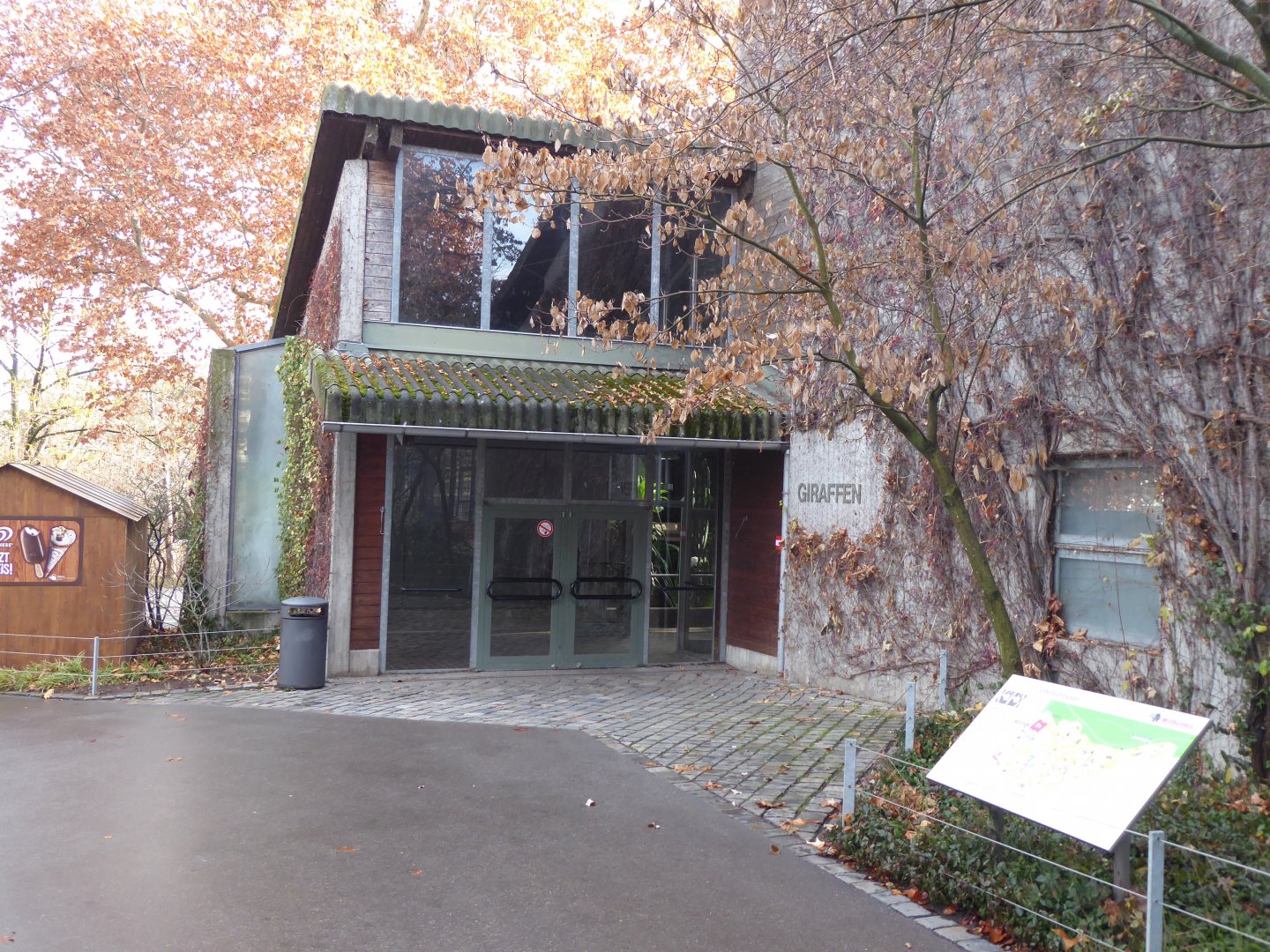 Giraffe House entrance 011218