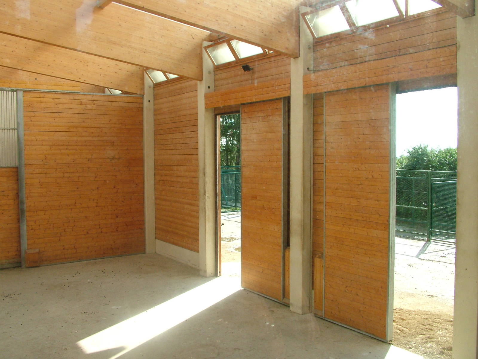 Giraffe House Interior at Opel-Zoo Kronberg, 30/08/10