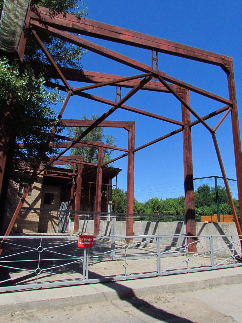 Giraffe house - still unfinished