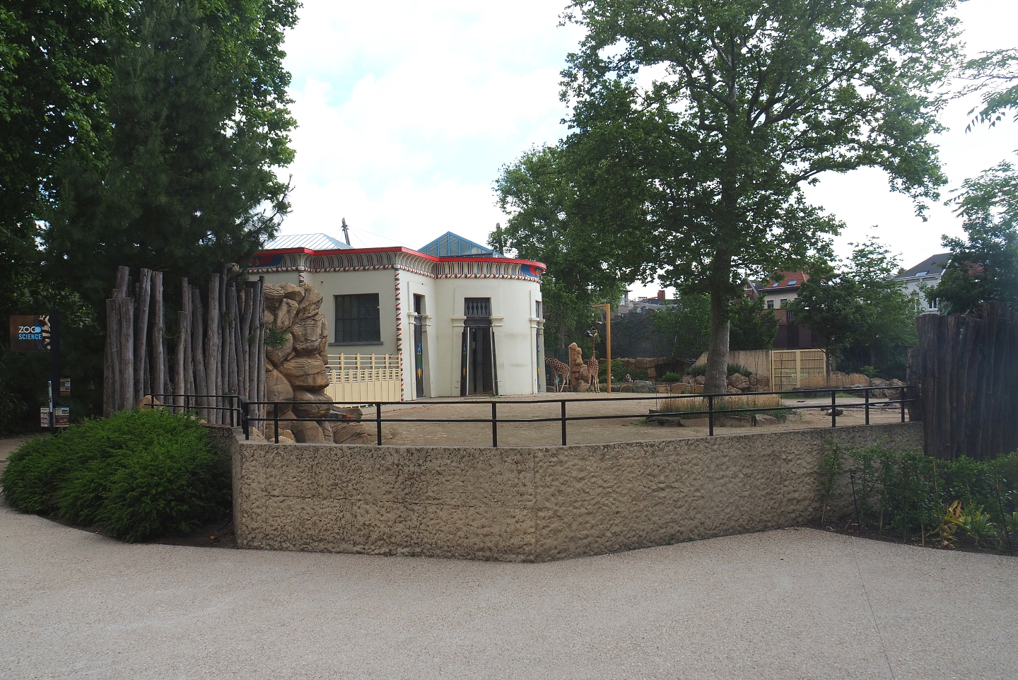 Giraffe paddock viewing area, 2022-05-26