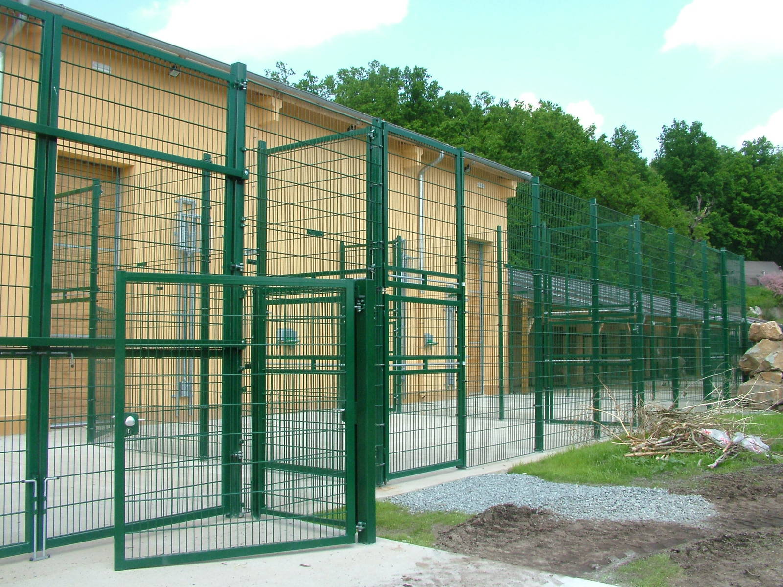 Giraffe pens at Plzen, 25/05/10