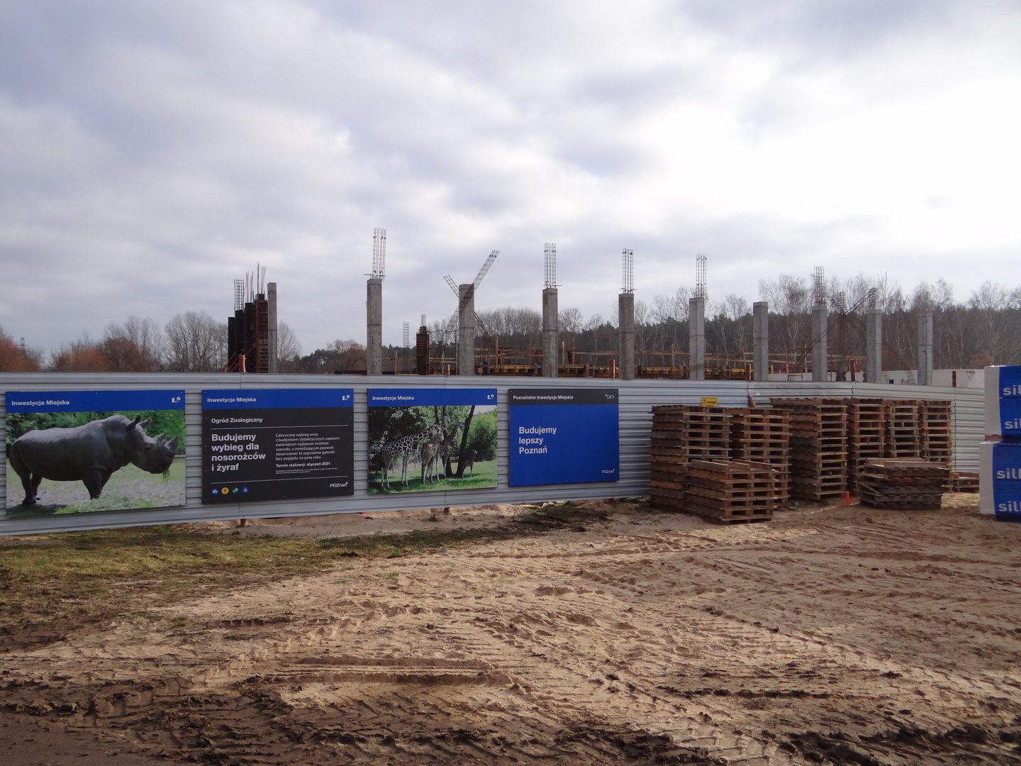 Giraffe/rhino house under construction