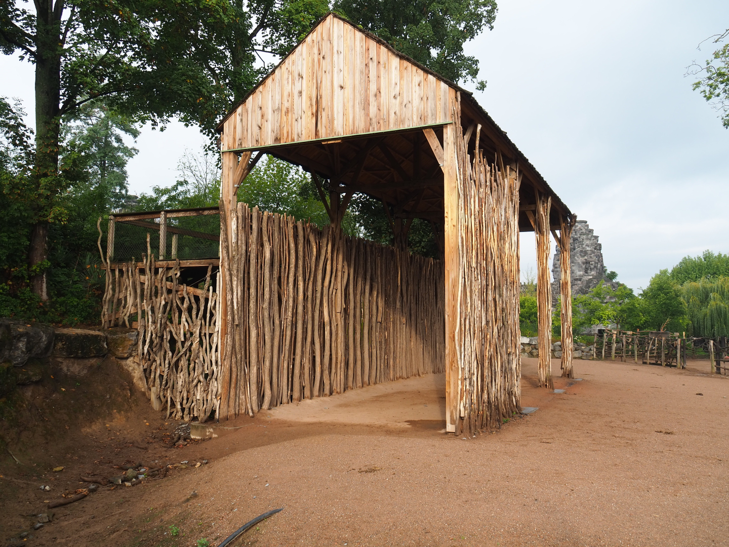 Giraffe shelter, 2022-09-15