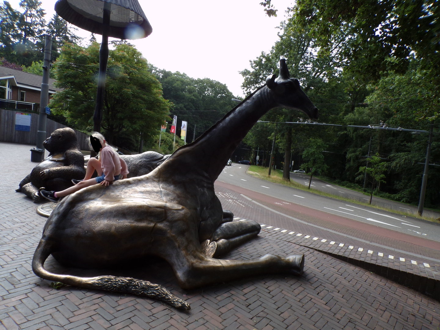 Giraffe statue 6.7.23