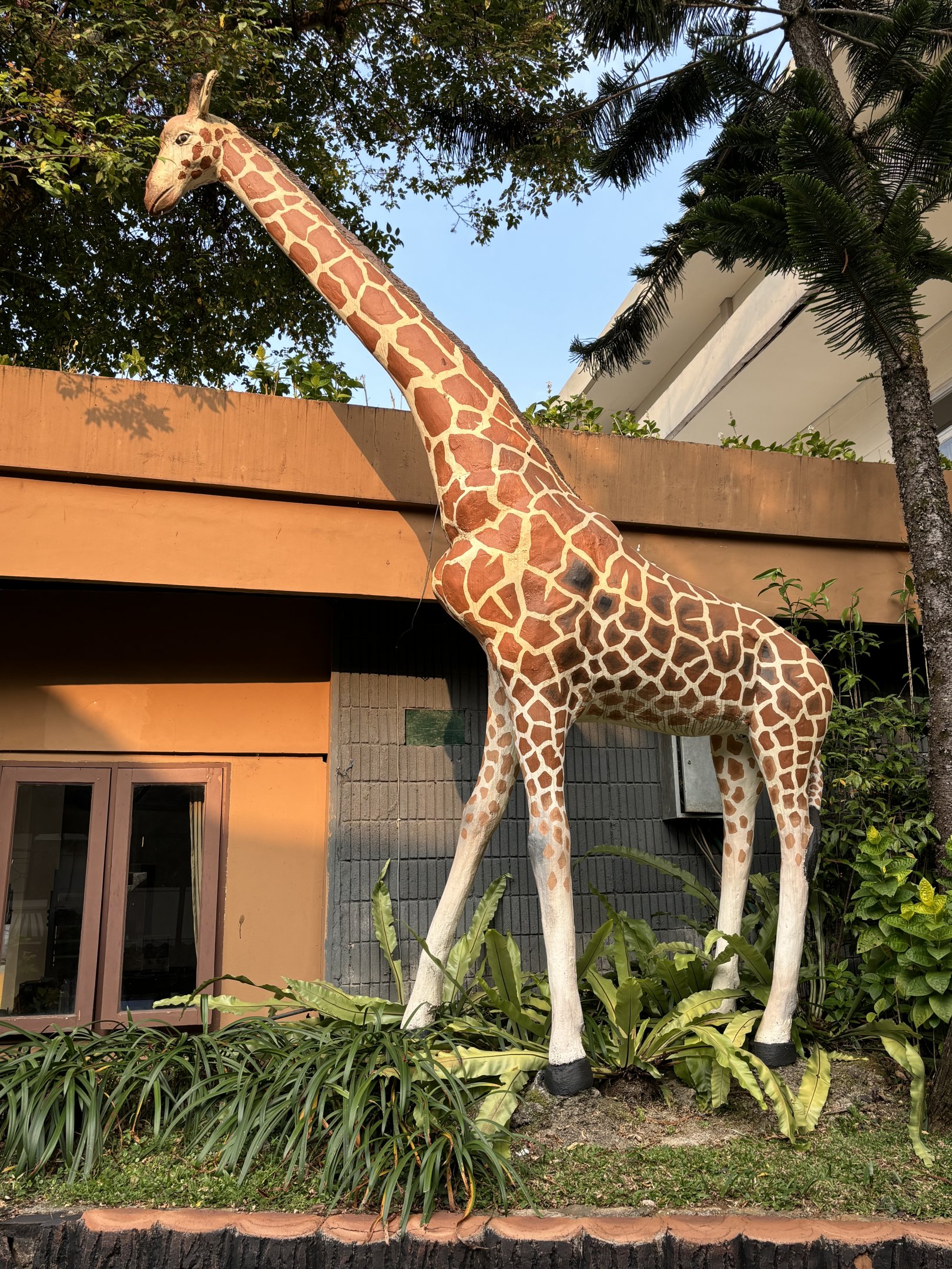 Giraffe Statue - Royal Safari Garden Resort