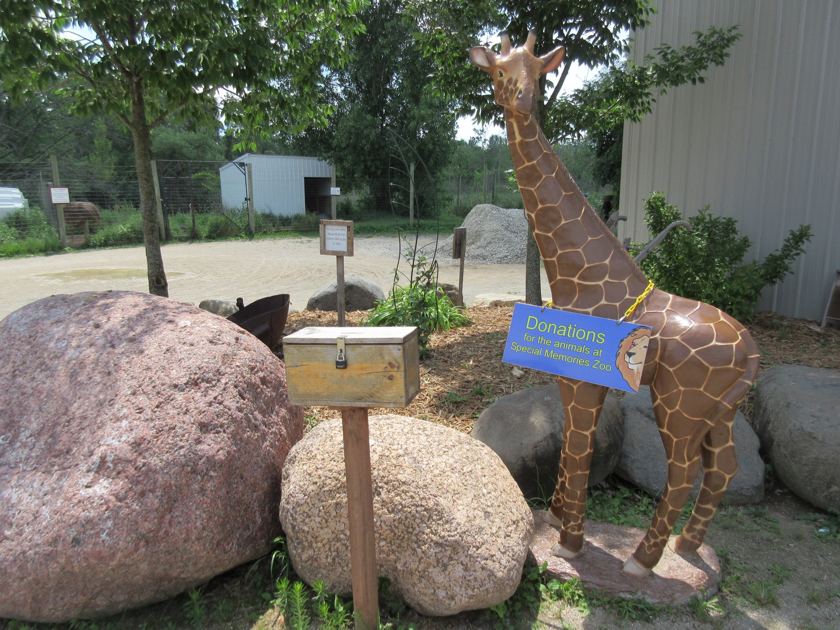 Giraffe Statue