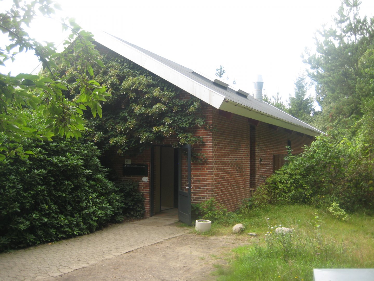 Givskud Zoo - Macaque house