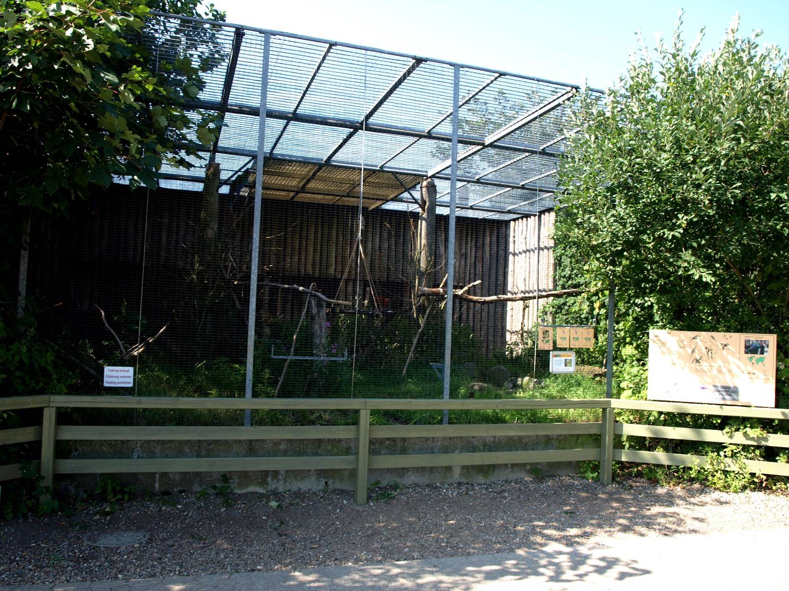 Givskud Zoo - Macaw aviary