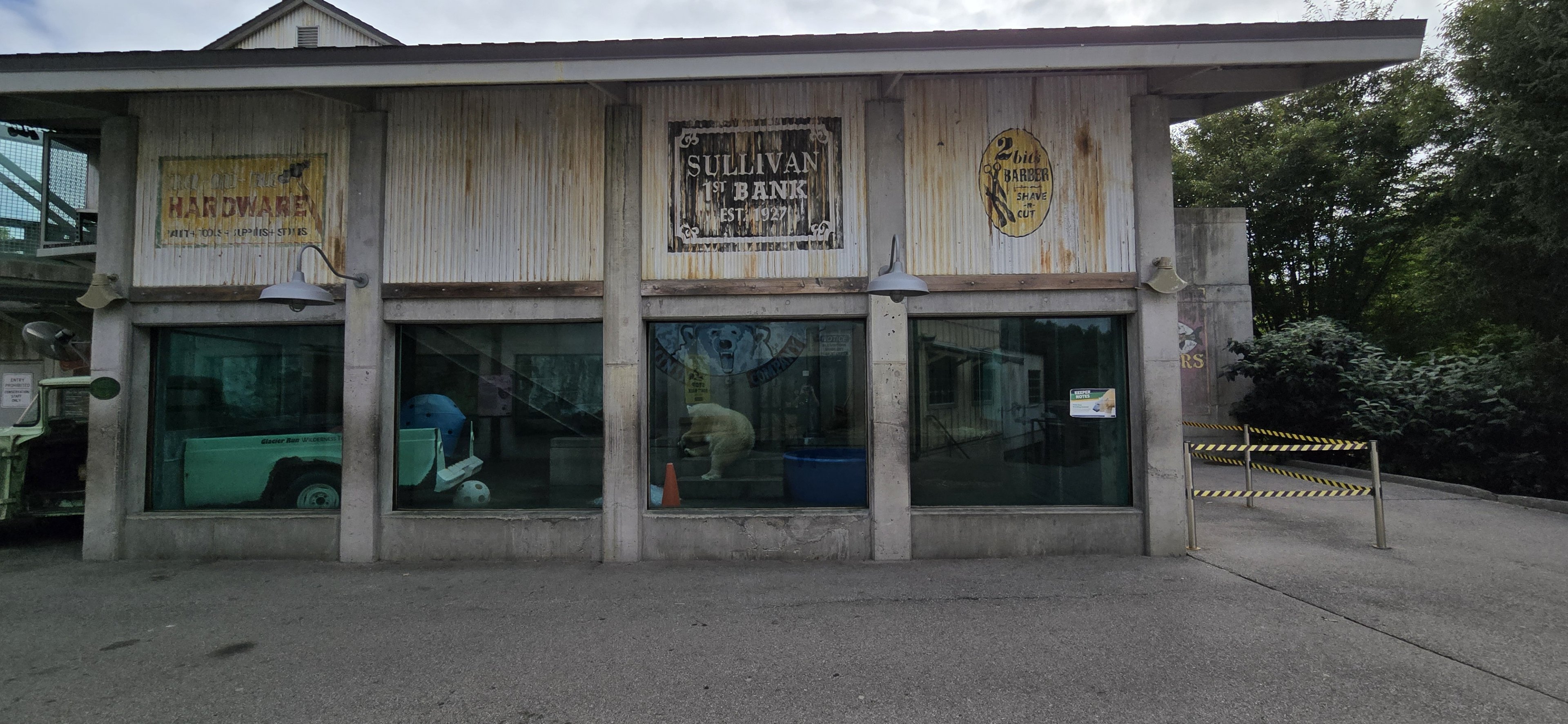 Glacier Run - Polar bear indoor area