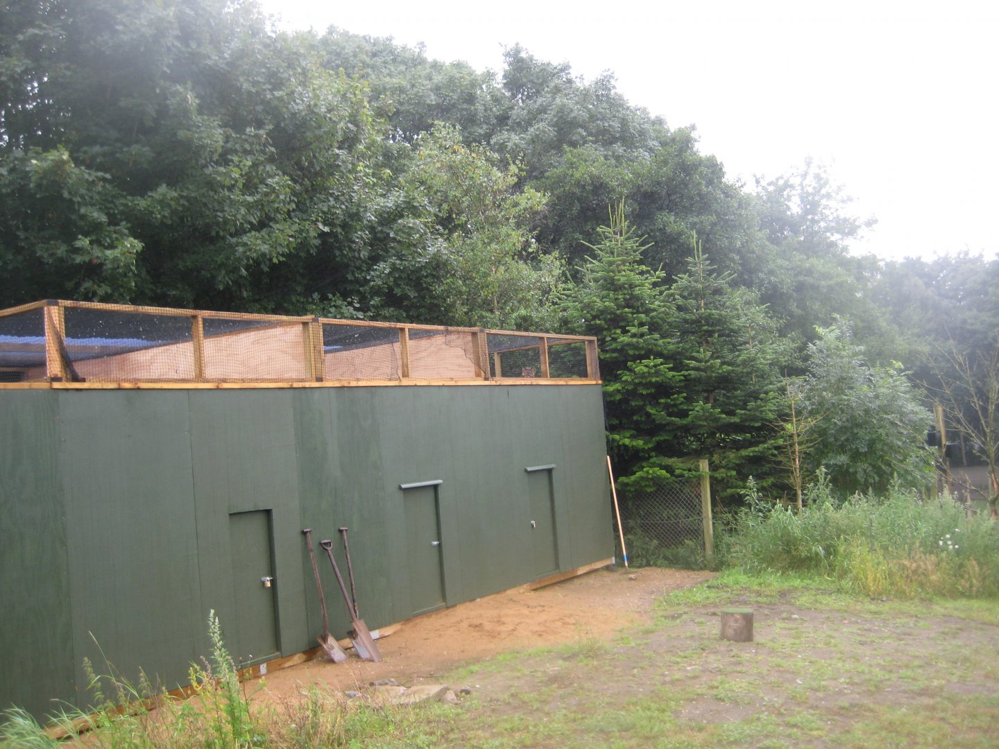 Glad Zoo - Off-show bird of prey aviaries