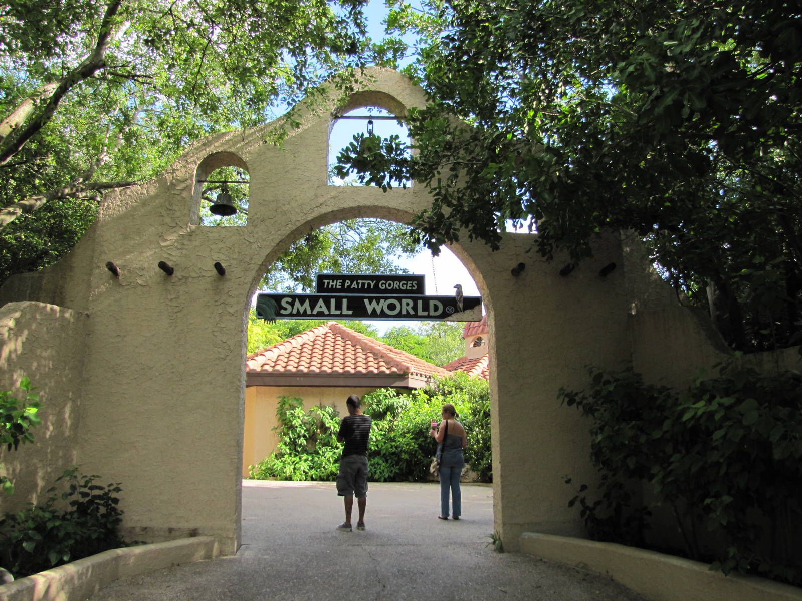 Gladys Porter Zoo 2010 - Entrance to Small World