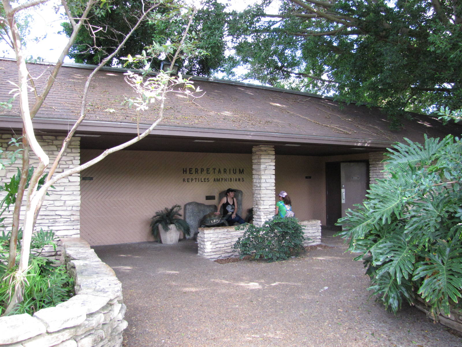 Gladys Porter Zoo 2010 - Front of the Herpetarium