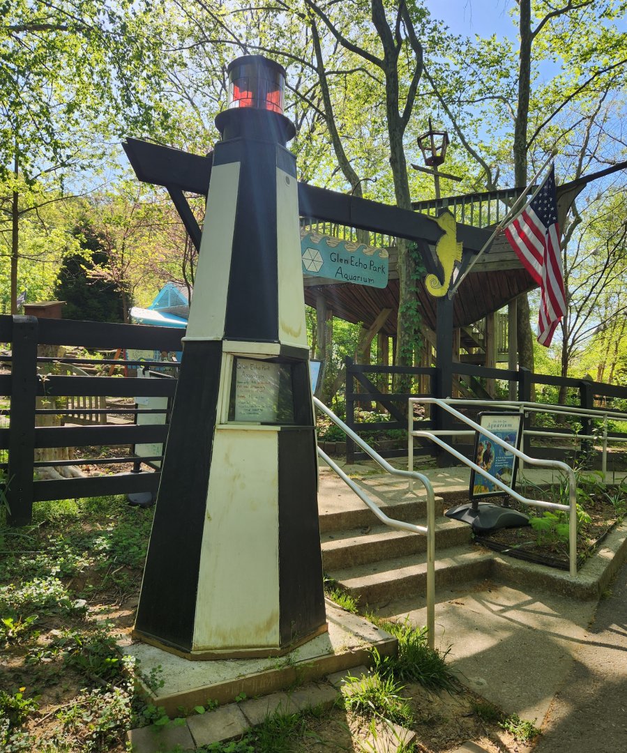 Glen Echo Park Aquarium - Entrance to aquarium grounds