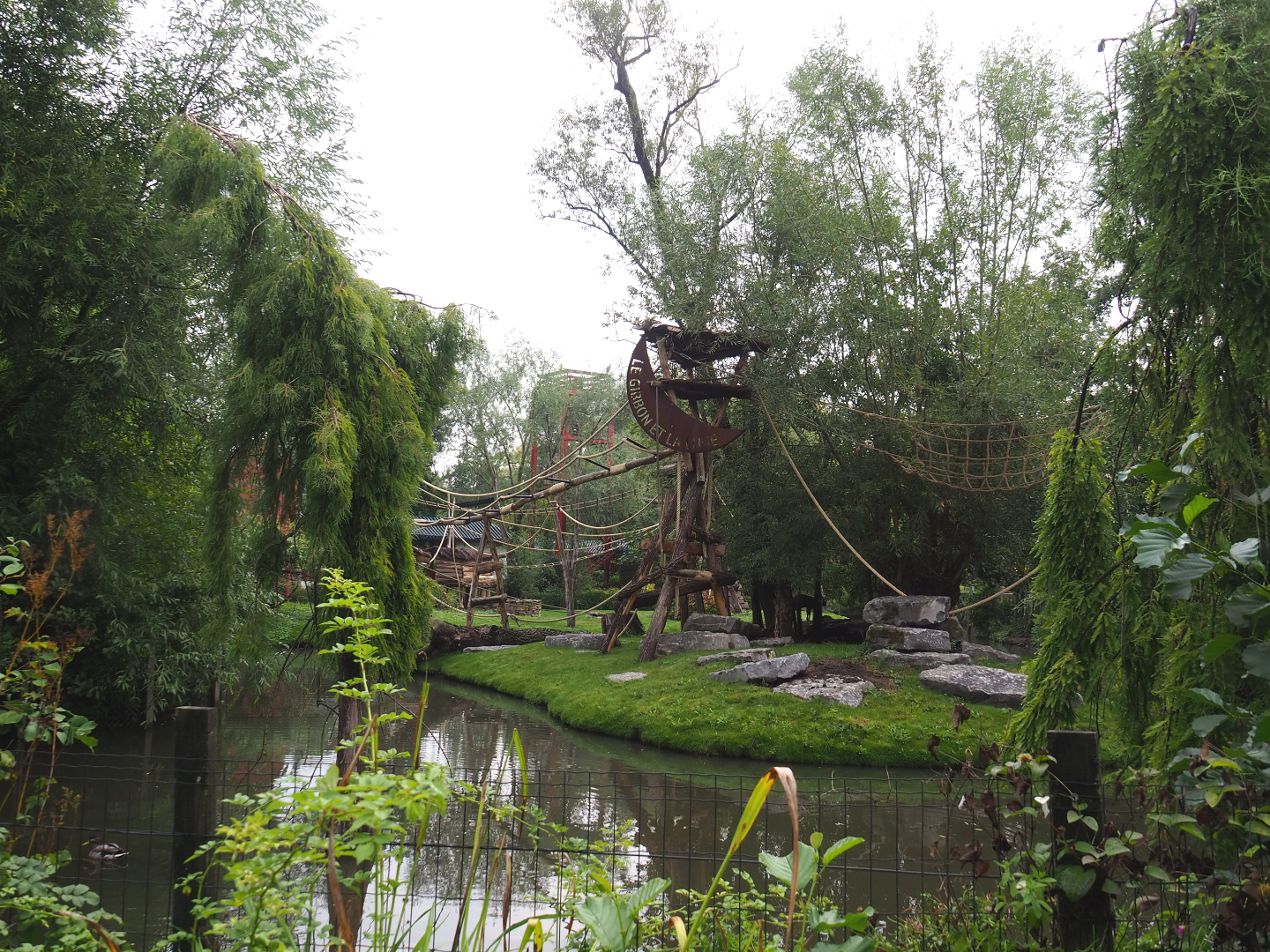Golden-cheeked gibbon, Central Chinese goral and Siberian crane exhibit, 2022-09-15