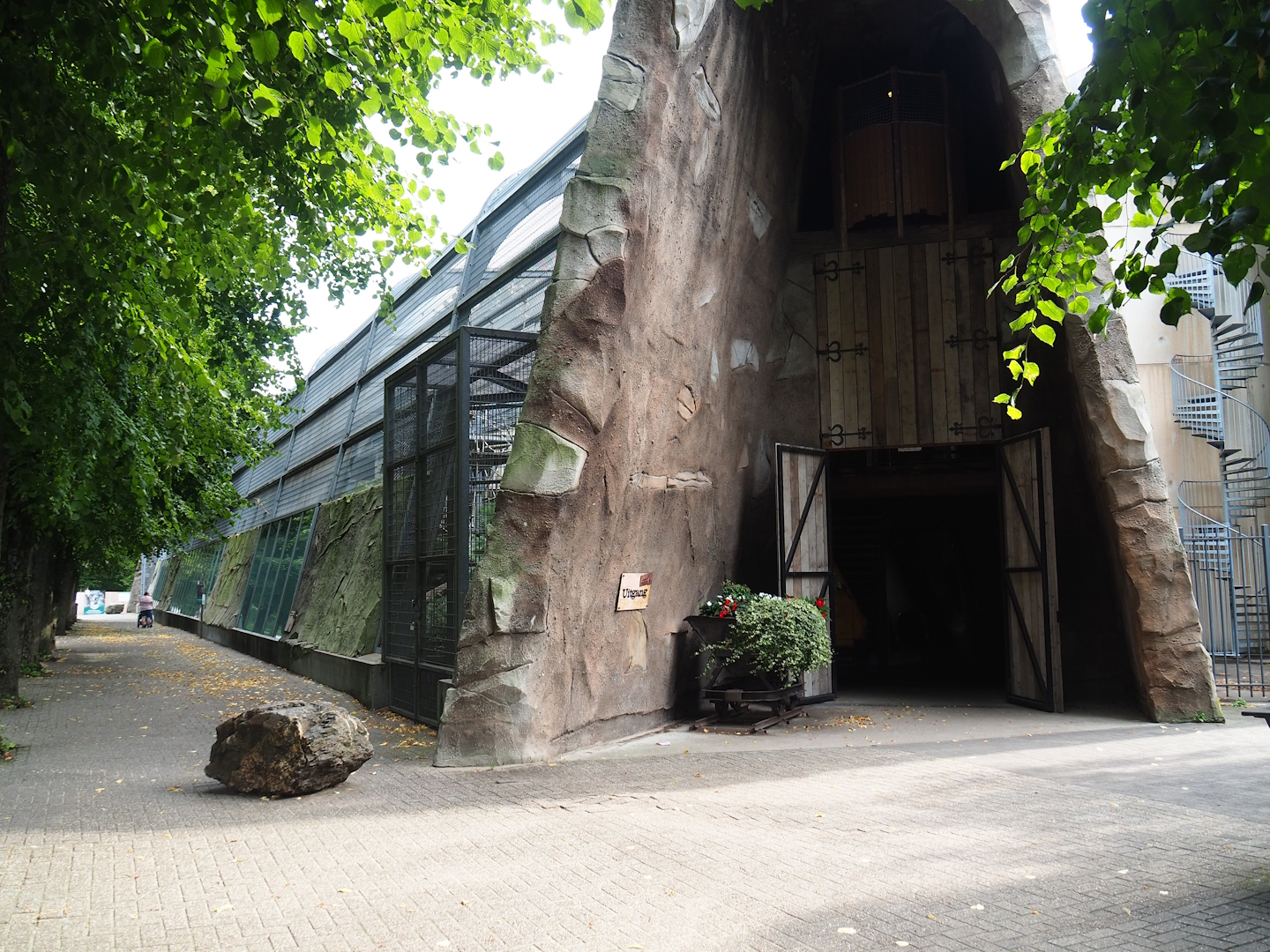 Gorilla building, 2023-08-17