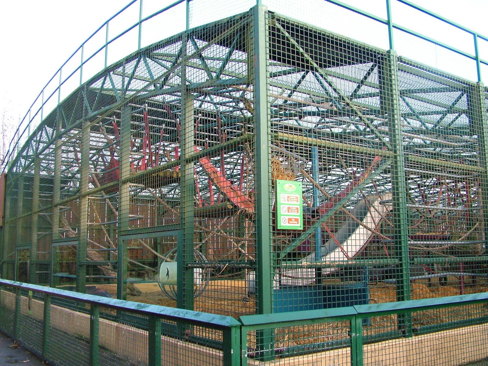 Gorilla cages at Howletts 26/11/09