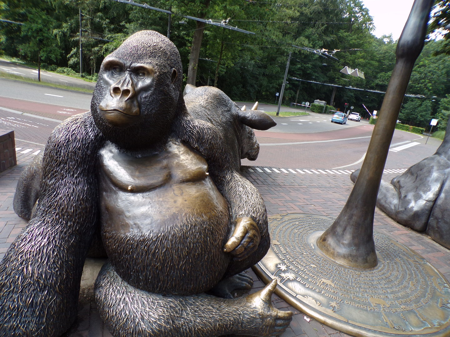 Gorilla statue 6.7.23