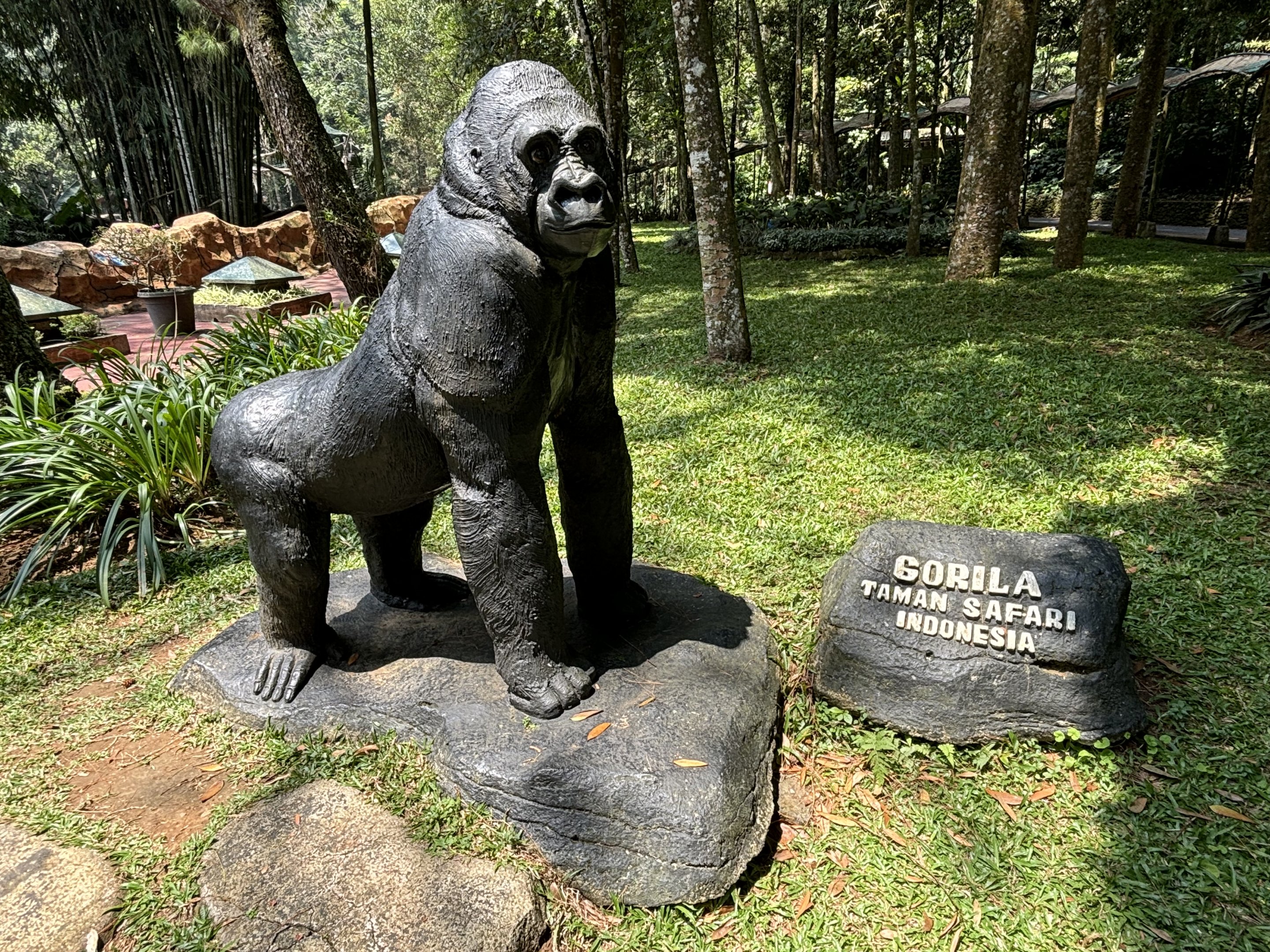 Gorilla Statue