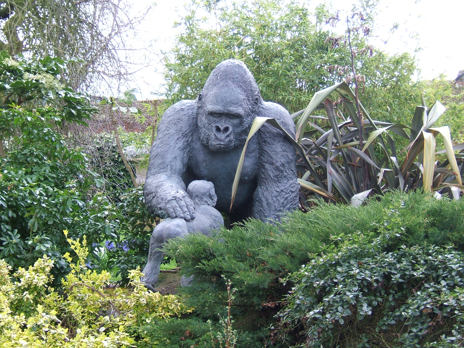 Gorilla statues at Howletts Wild Animal Park, 3 April 2010