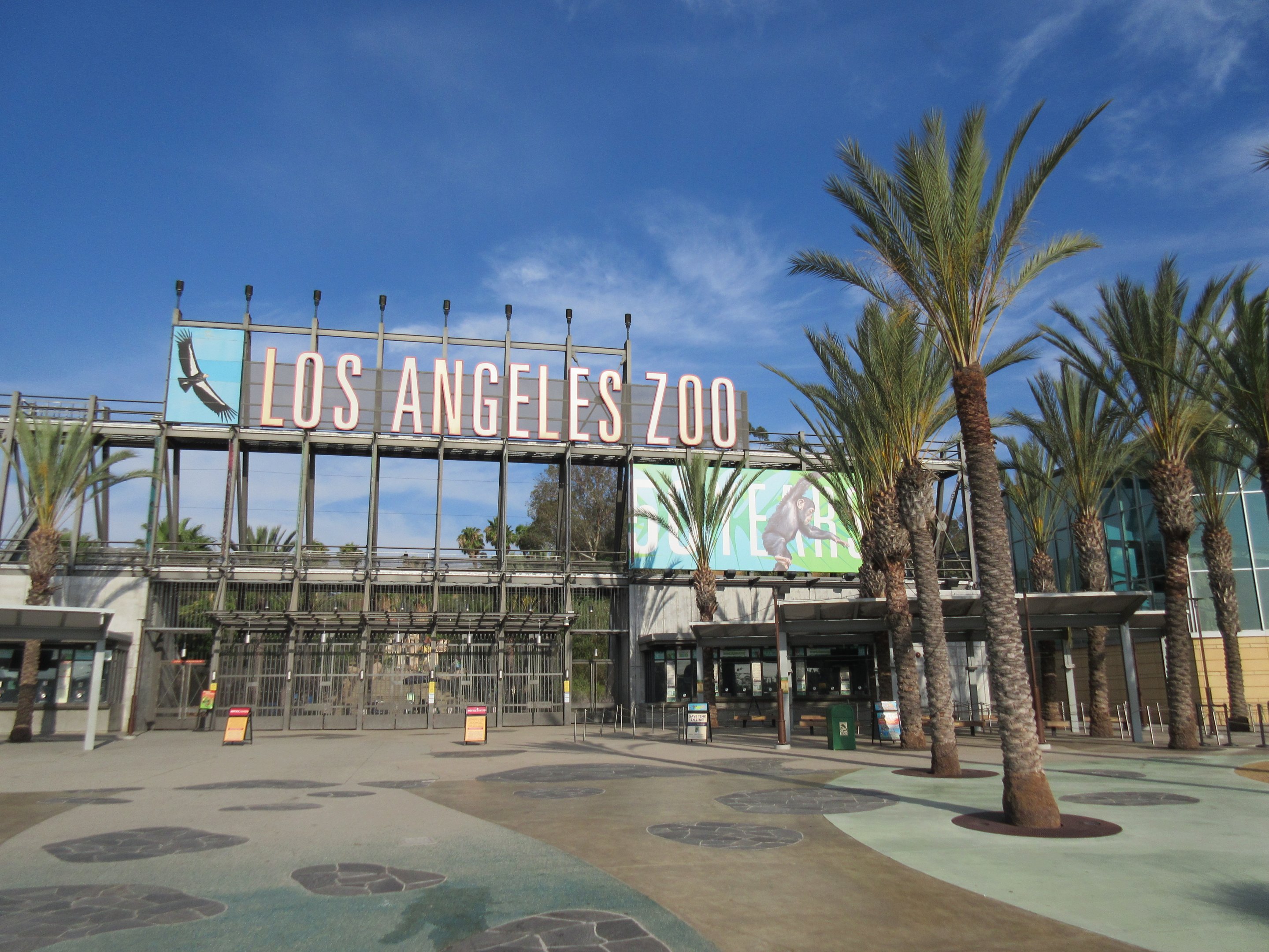 Grandiose Zoo Entrance