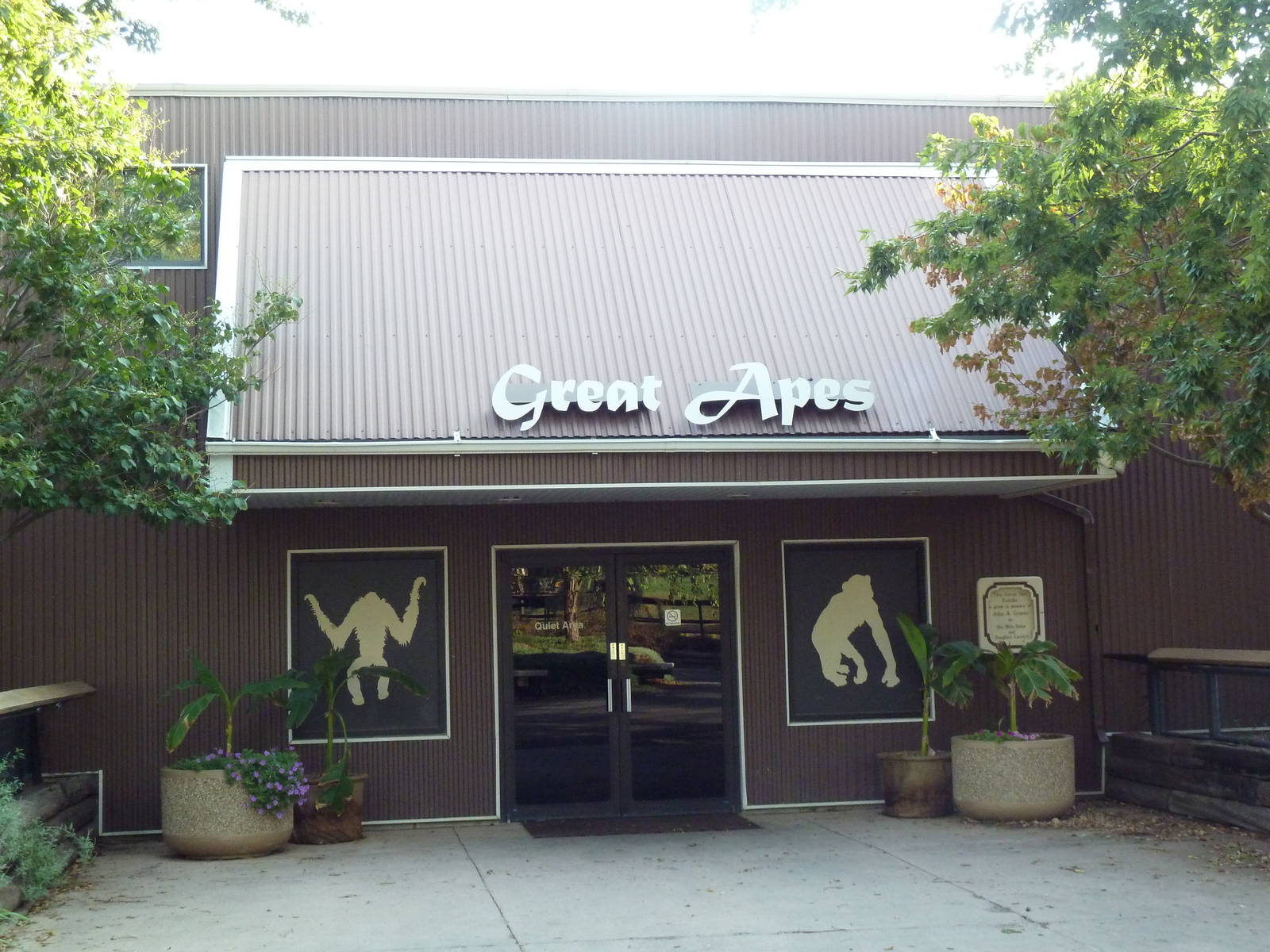 Great Apes Building (Chimps + Orangs)