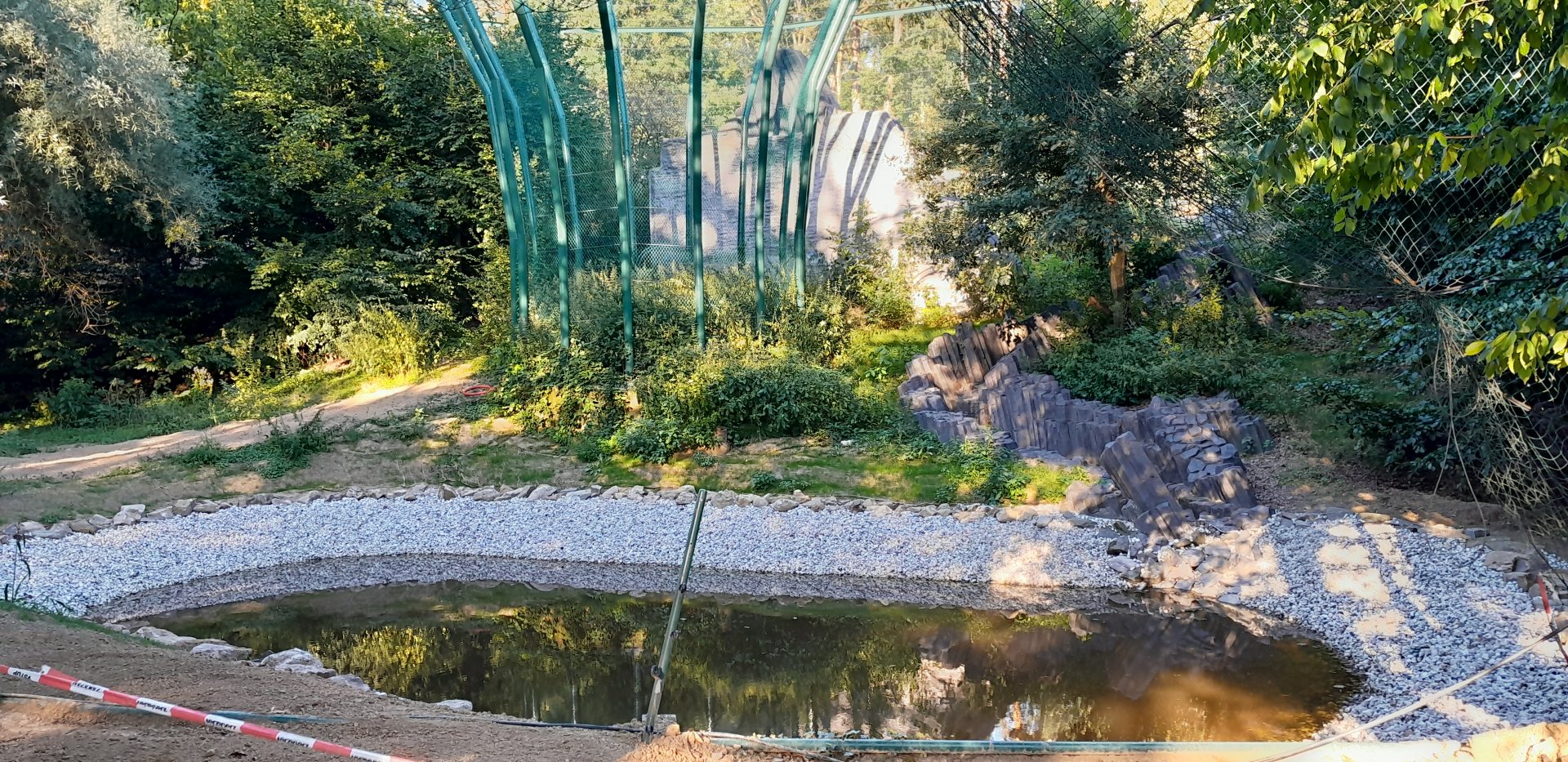 "Great Donut Aviary" under construction