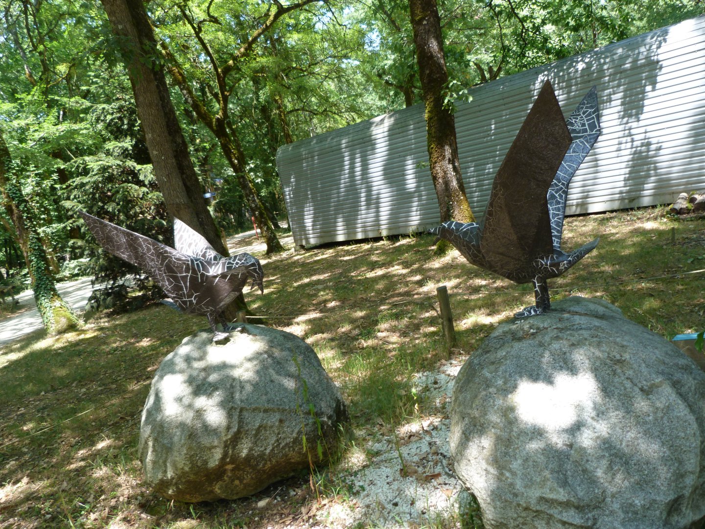 Great skua statues -Zoodyssée (2025)