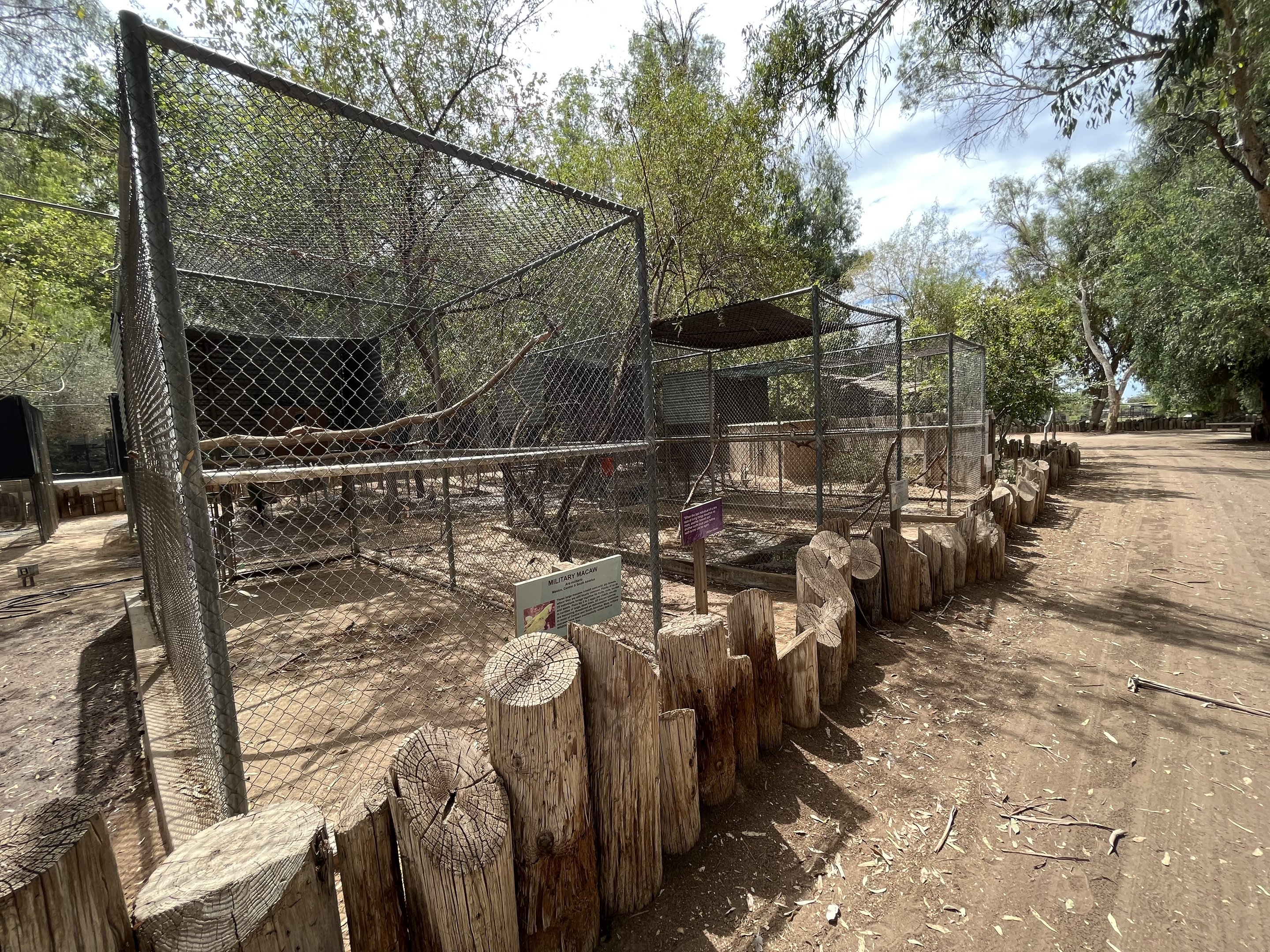 Green-winged Macaw + Hyacinth Macaw Aviaries