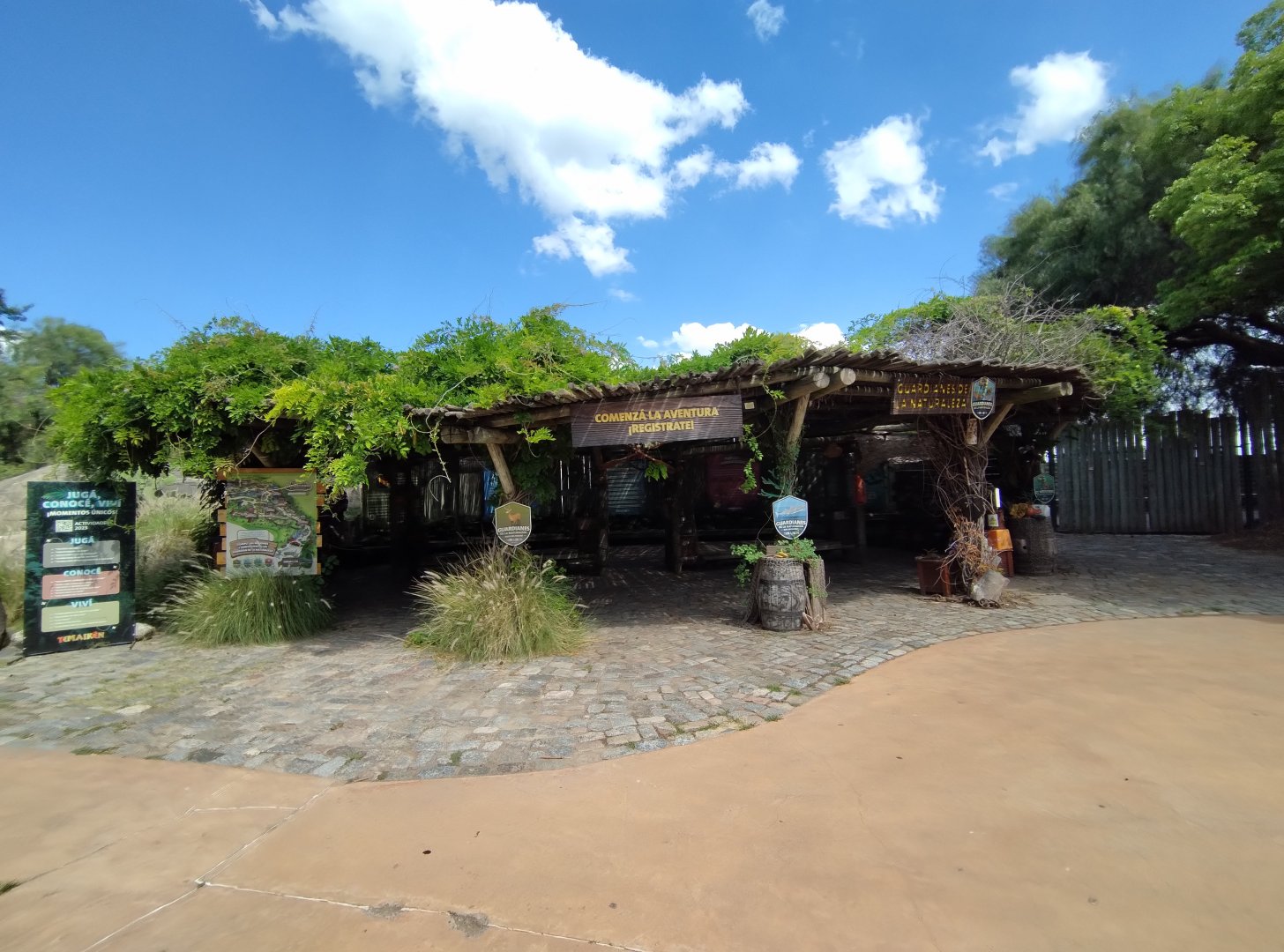 "Guardians of nature" hut - Temaiken