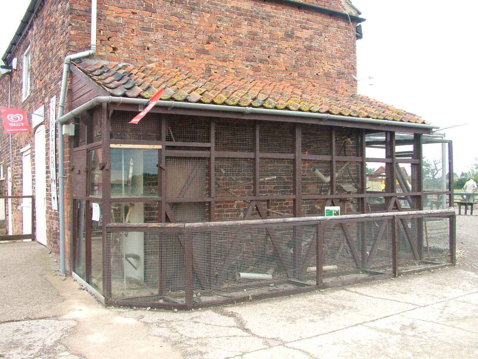 Guayaquil Squirrel exhibit at Yorkshire WP, 18/07/10