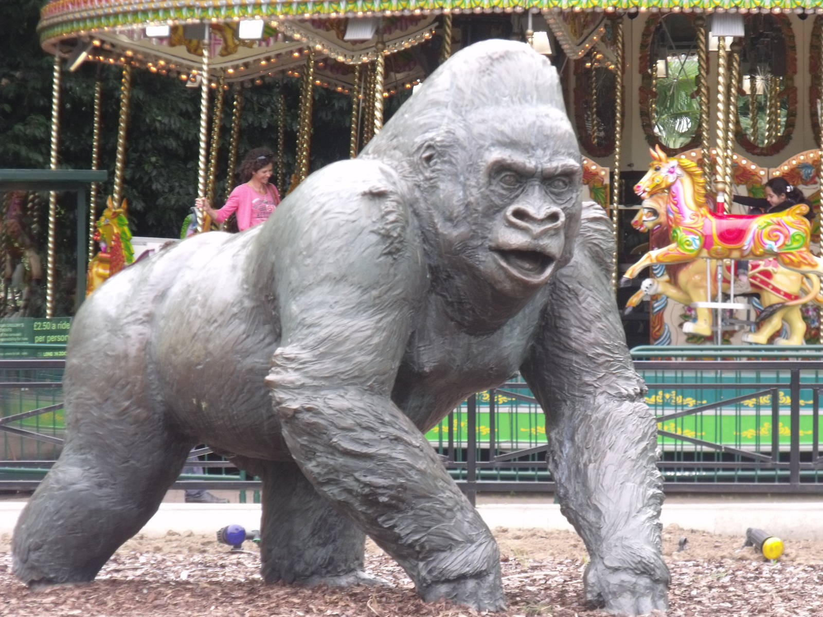 Guy Statue in Barclay court