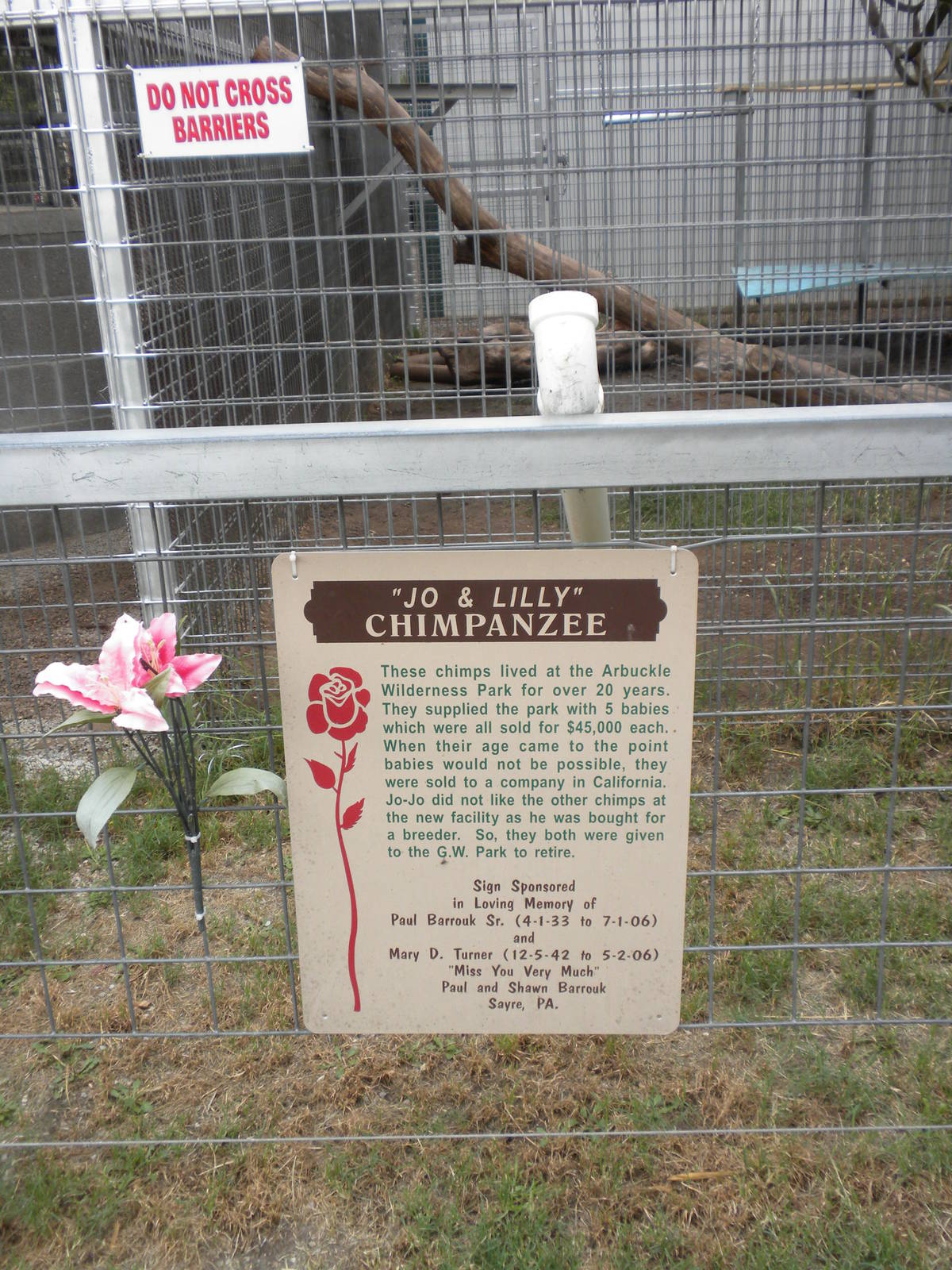 GW Exotic Animal Memorial Park - Chimp exhibit